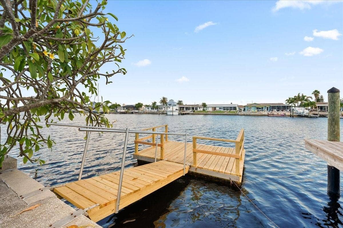 5448 PILOTS PLACE, New Port Richey, FL 34652
