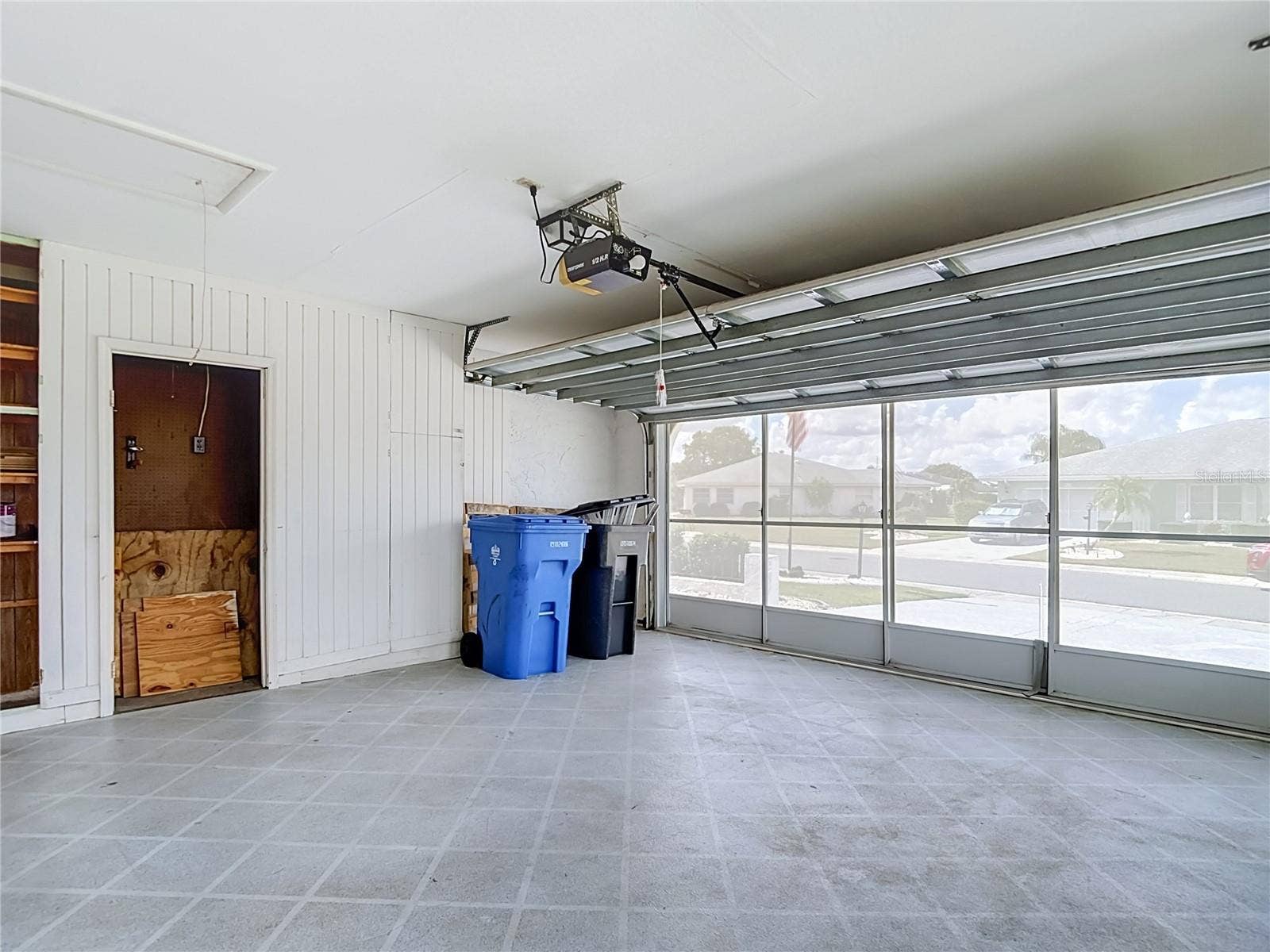 905 BLUEWATER DRIVE, Sun City Center, FL 33573