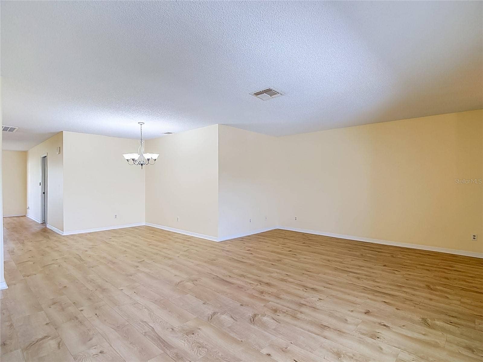 905 BLUEWATER DRIVE, Sun City Center, FL 33573