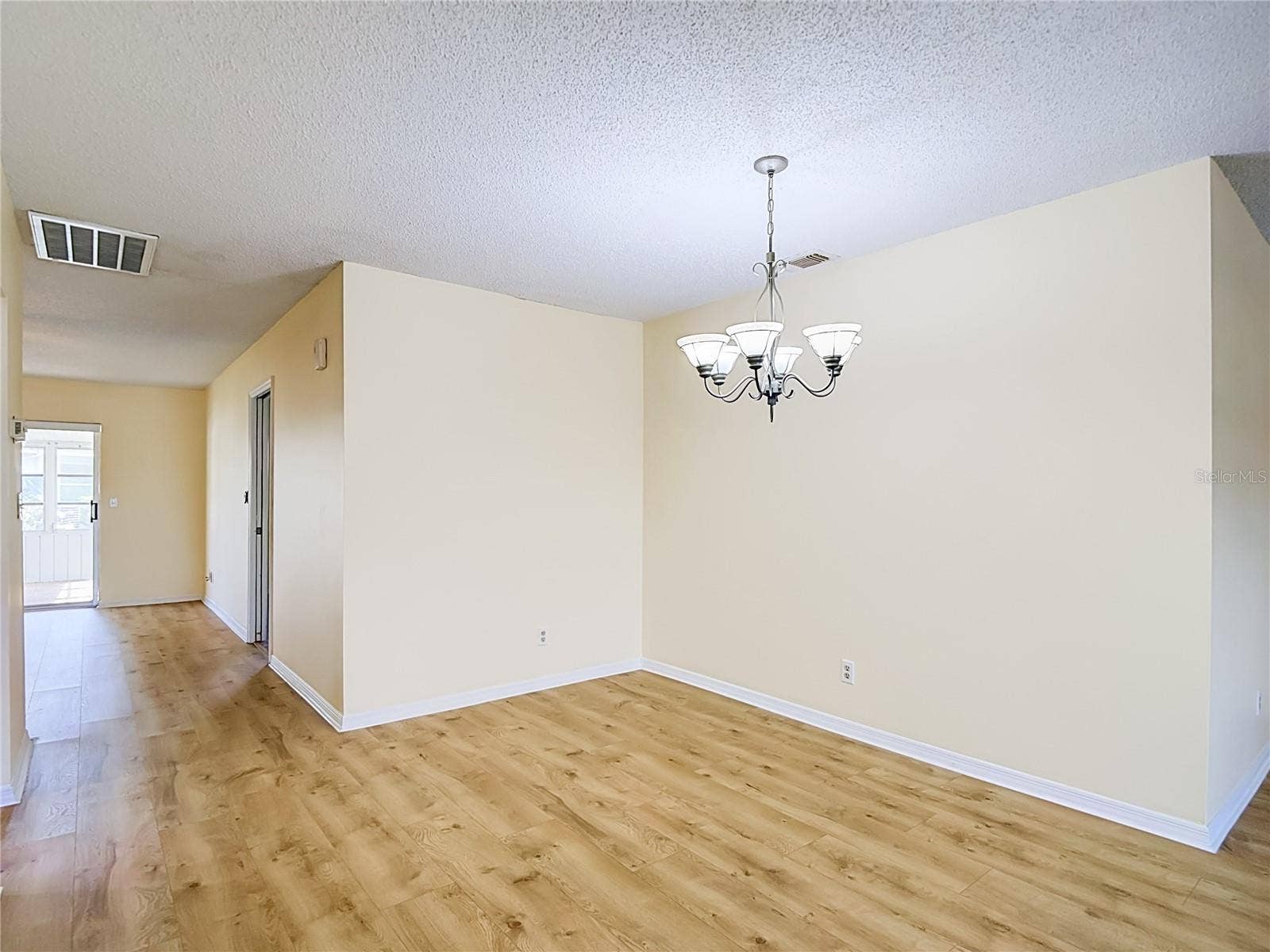 905 BLUEWATER DRIVE, Sun City Center, FL 33573