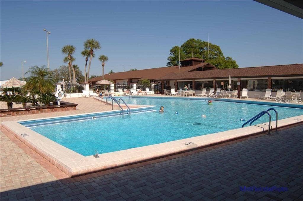 905 BLUEWATER DRIVE, Sun City Center, FL 33573