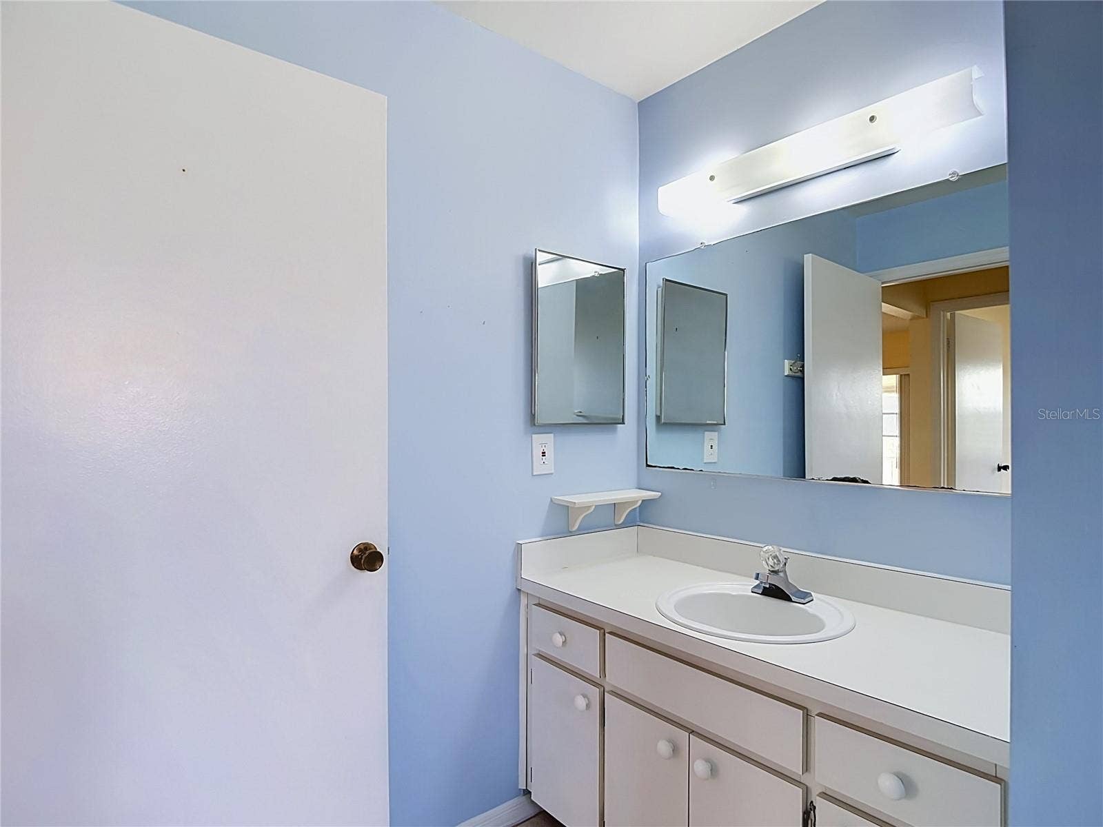 905 BLUEWATER DRIVE, Sun City Center, FL 33573
