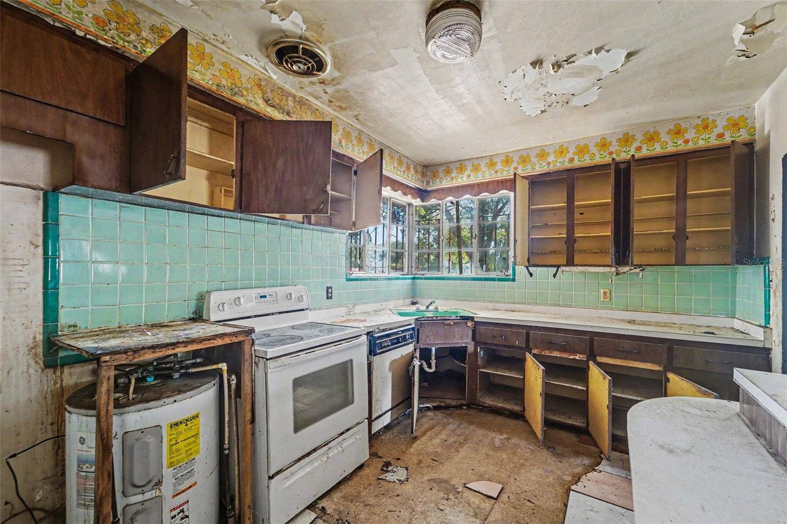 504 E EMILY STREET, Tampa, FL 33603 504 E EMILY STREET, Tampa, FL 33603