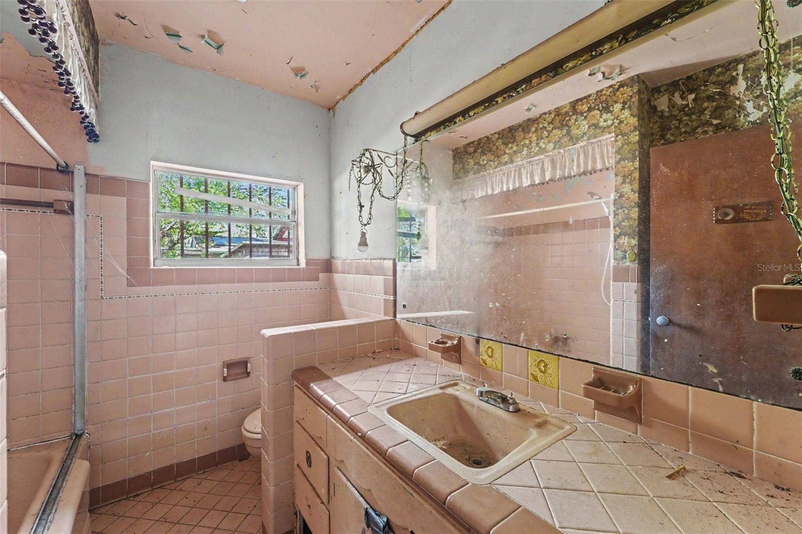 504 E EMILY STREET, Tampa, FL 33603 504 E EMILY STREET, Tampa, FL 33603