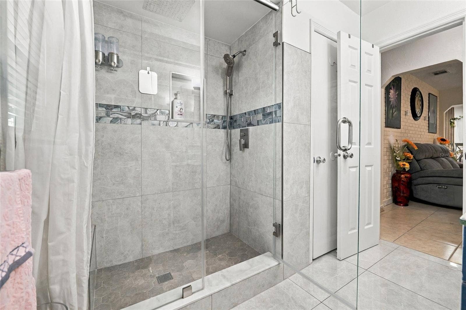 1508 W KNOLLWOOD STREET, Tampa, FL 33604