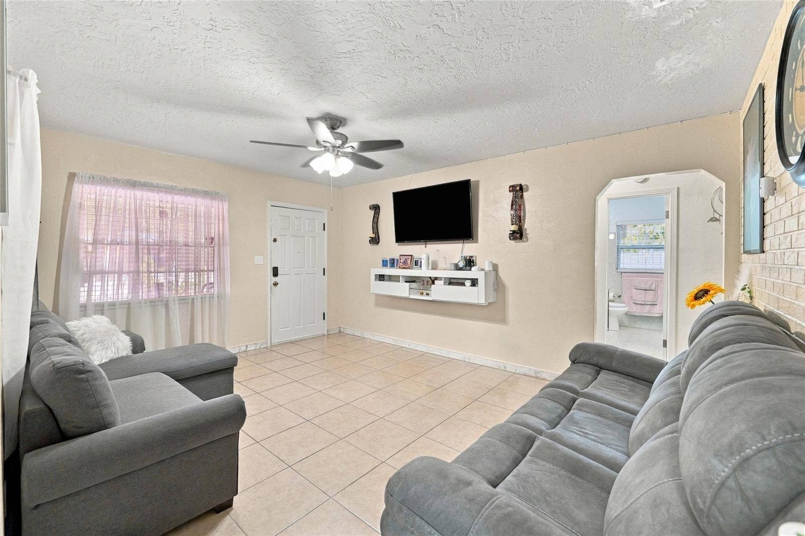 1508 W KNOLLWOOD STREET, Tampa, FL 33604