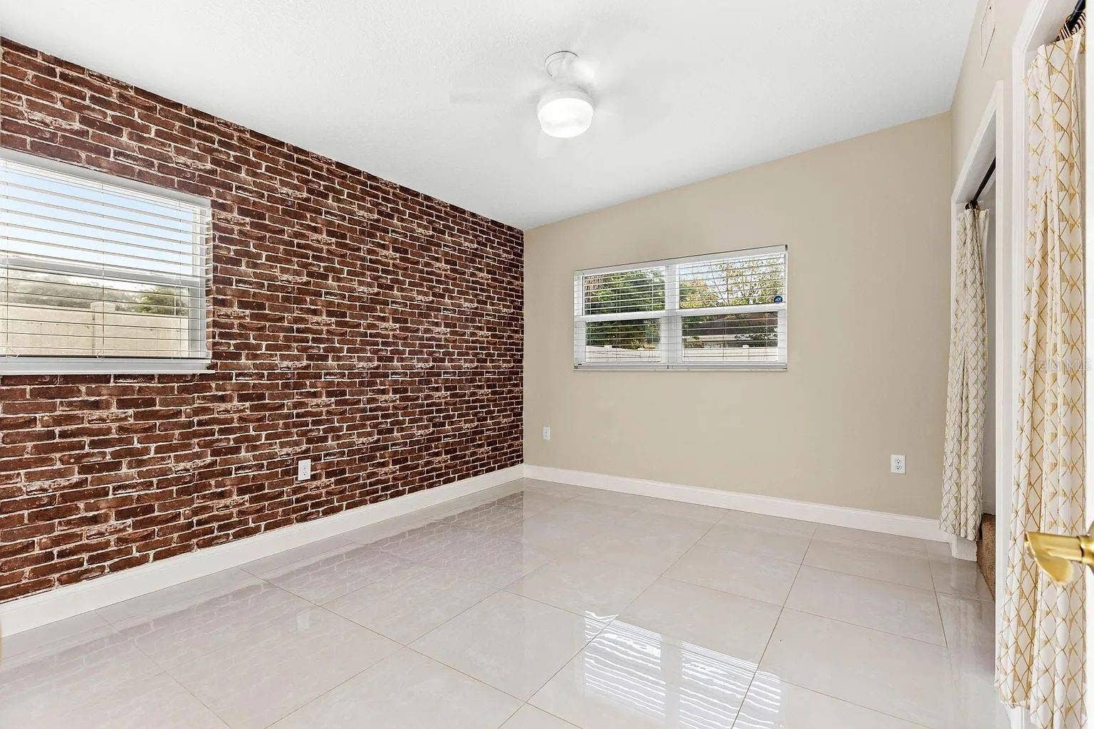 2614 W HENRY AVENUE, Tampa, FL 33614