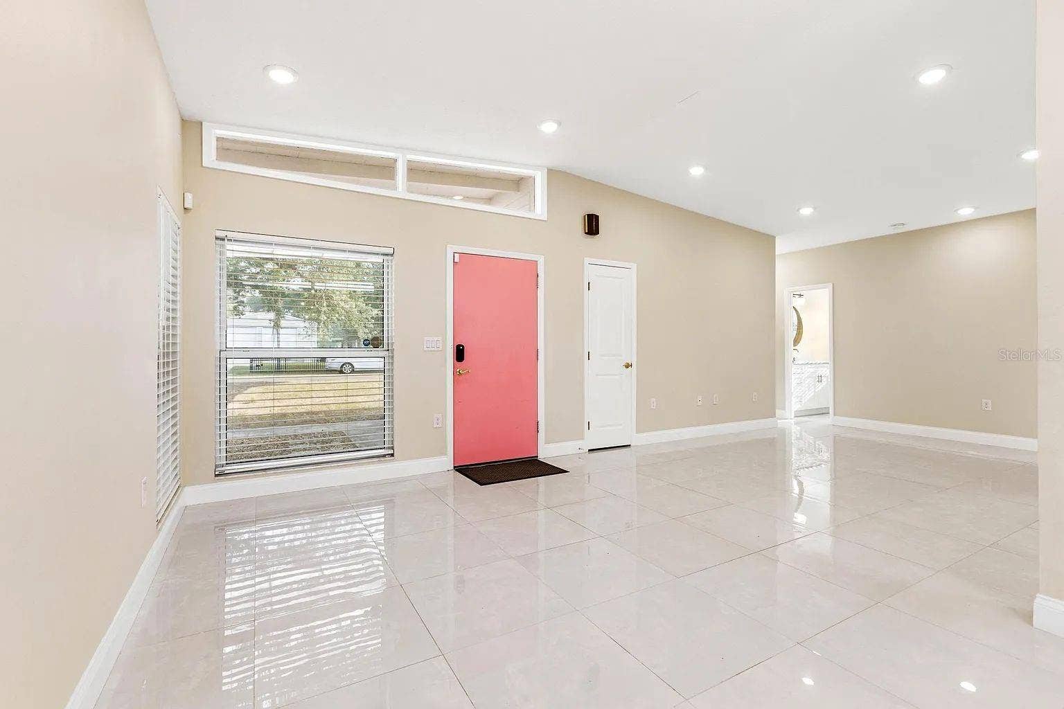 2614 W HENRY AVENUE, Tampa, FL 33614