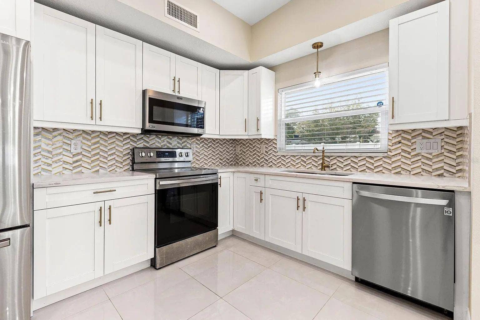 2614 W HENRY AVENUE, Tampa, FL 33614
