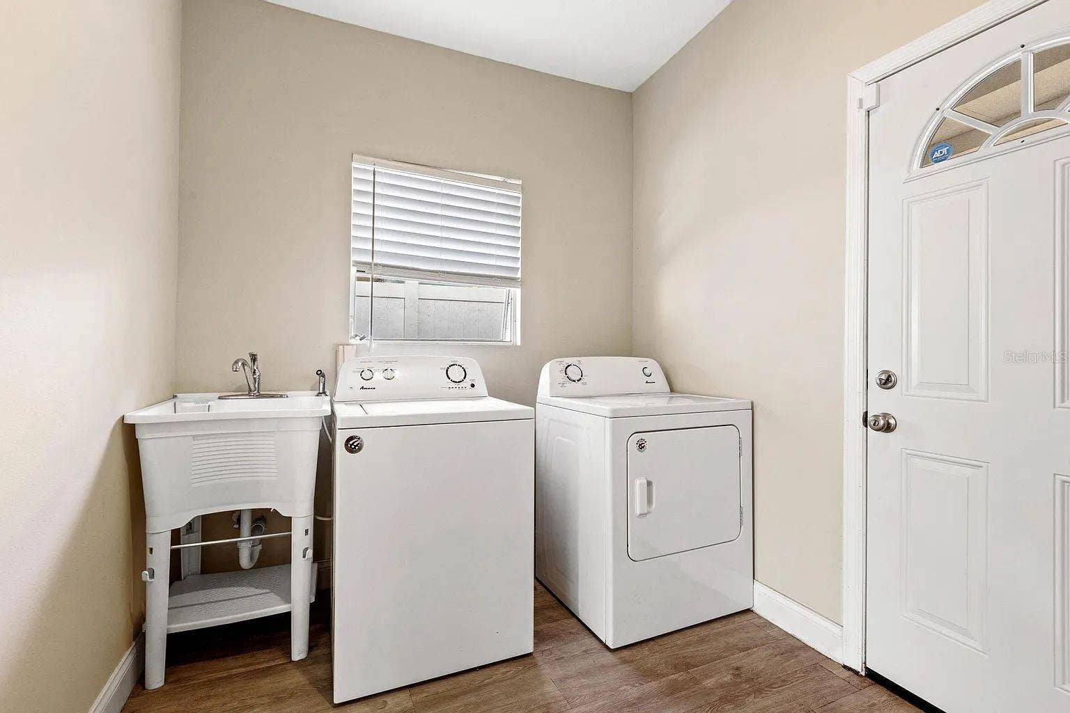 2614 W HENRY AVENUE, Tampa, FL 33614