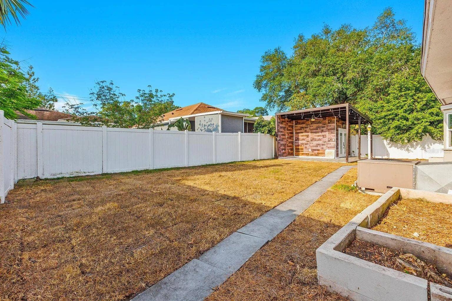 2614 W HENRY AVENUE, Tampa, FL 33614