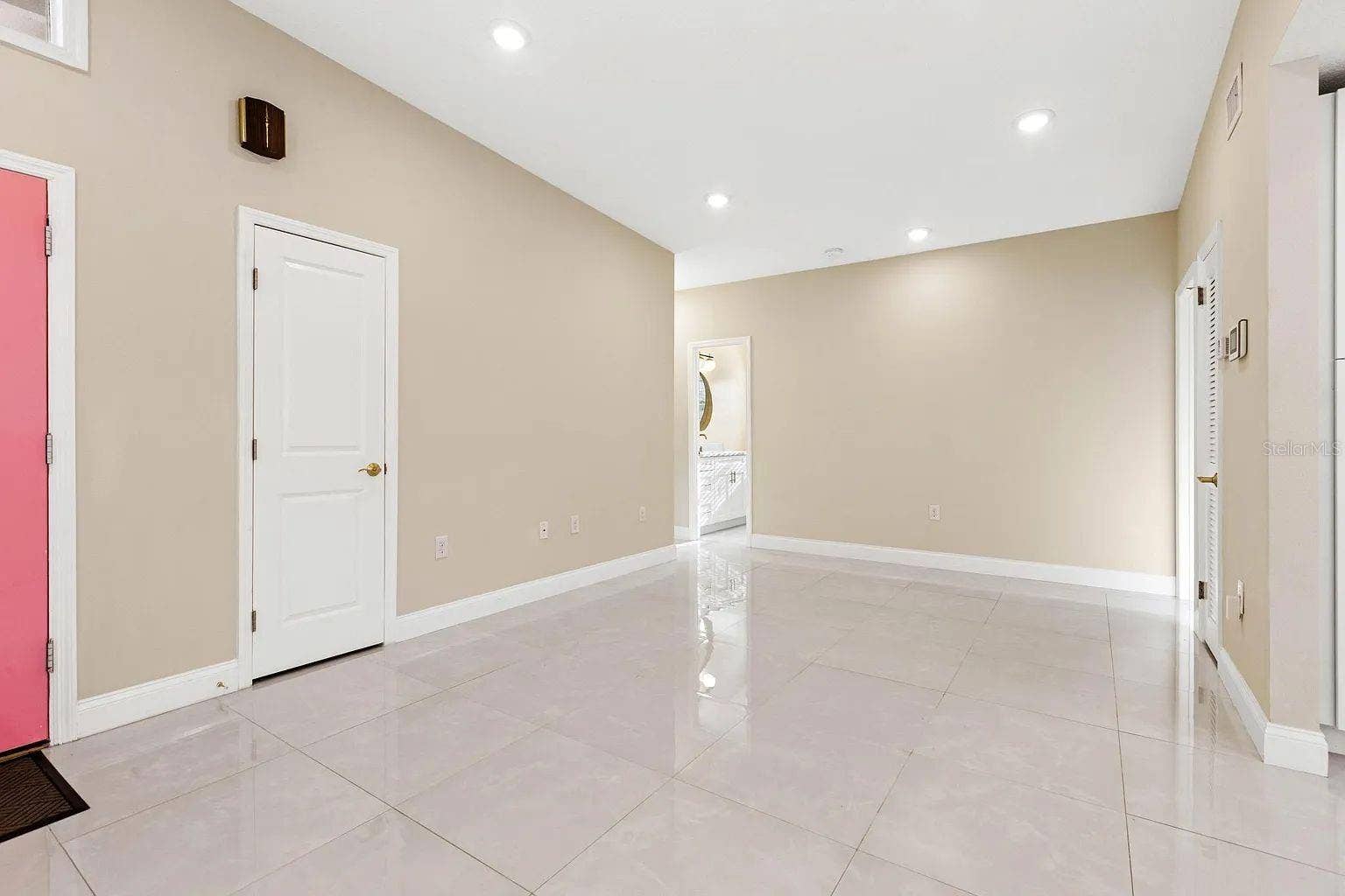 2614 W HENRY AVENUE, Tampa, FL 33614