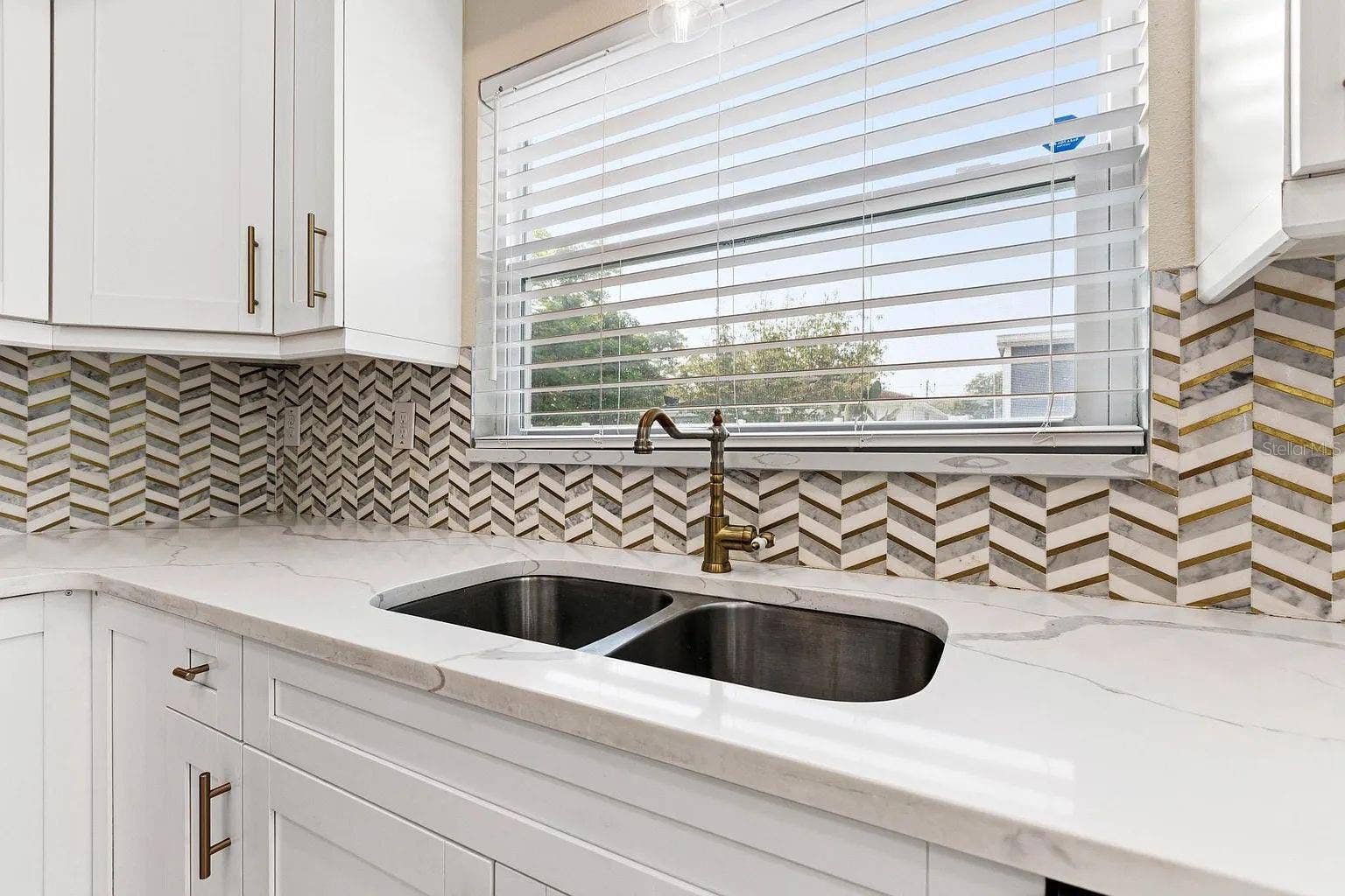 2614 W HENRY AVENUE, Tampa, FL 33614
