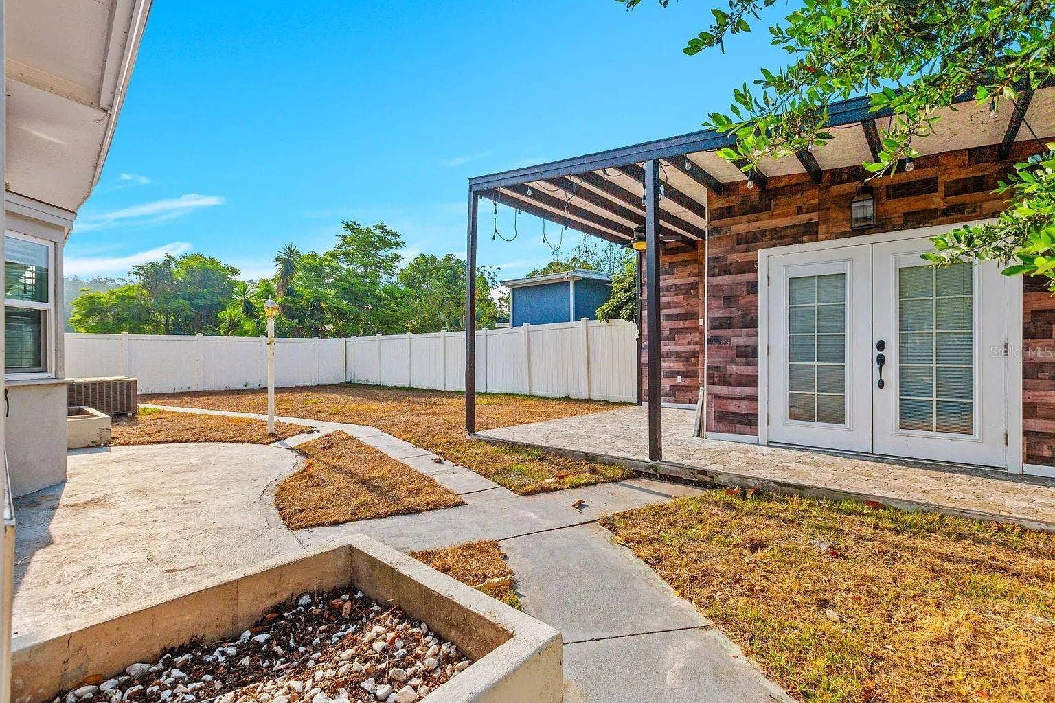 2614 W HENRY AVENUE, Tampa, FL 33614