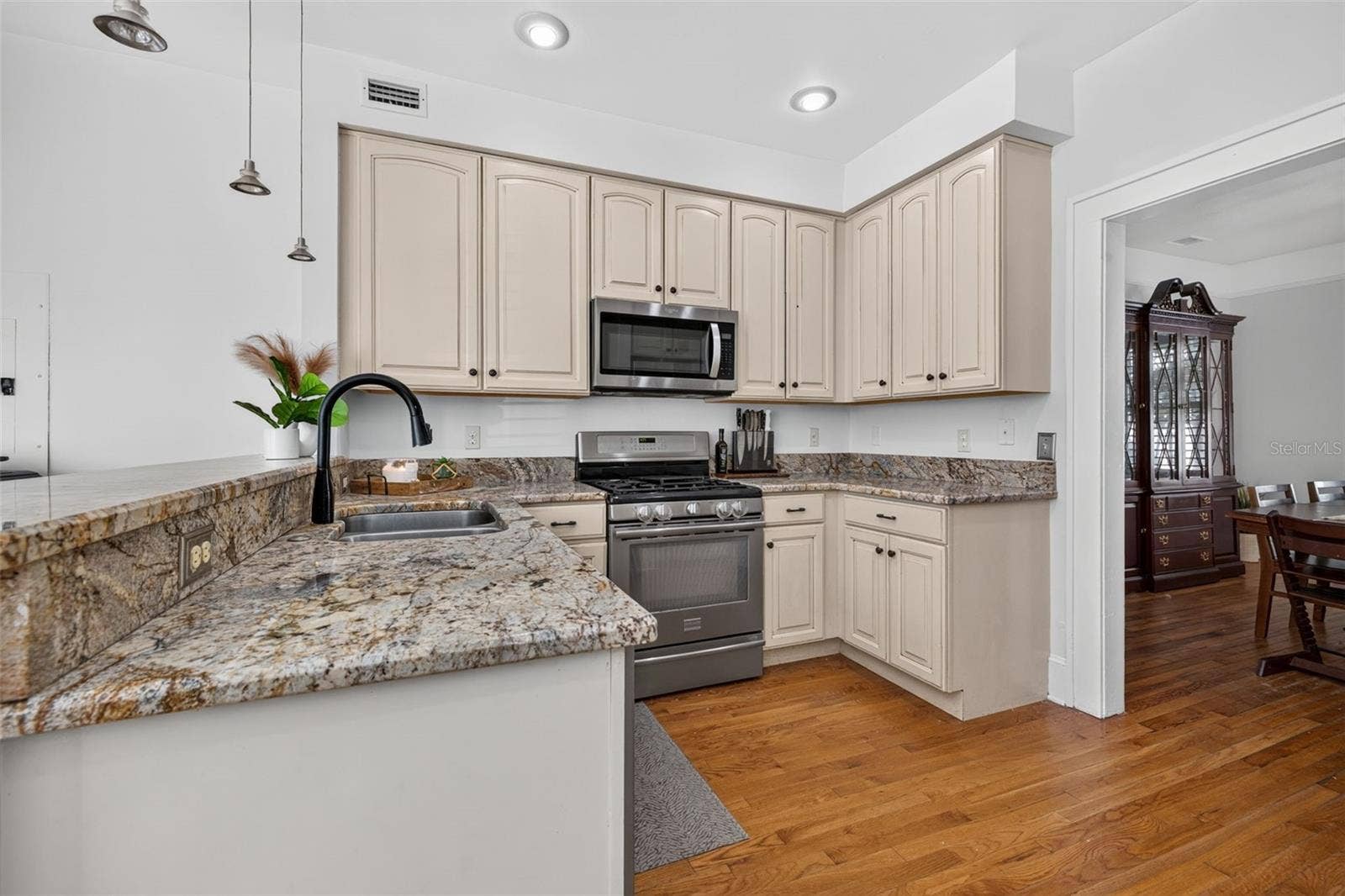 2804 W ANGELES STREET, Tampa, FL 33629