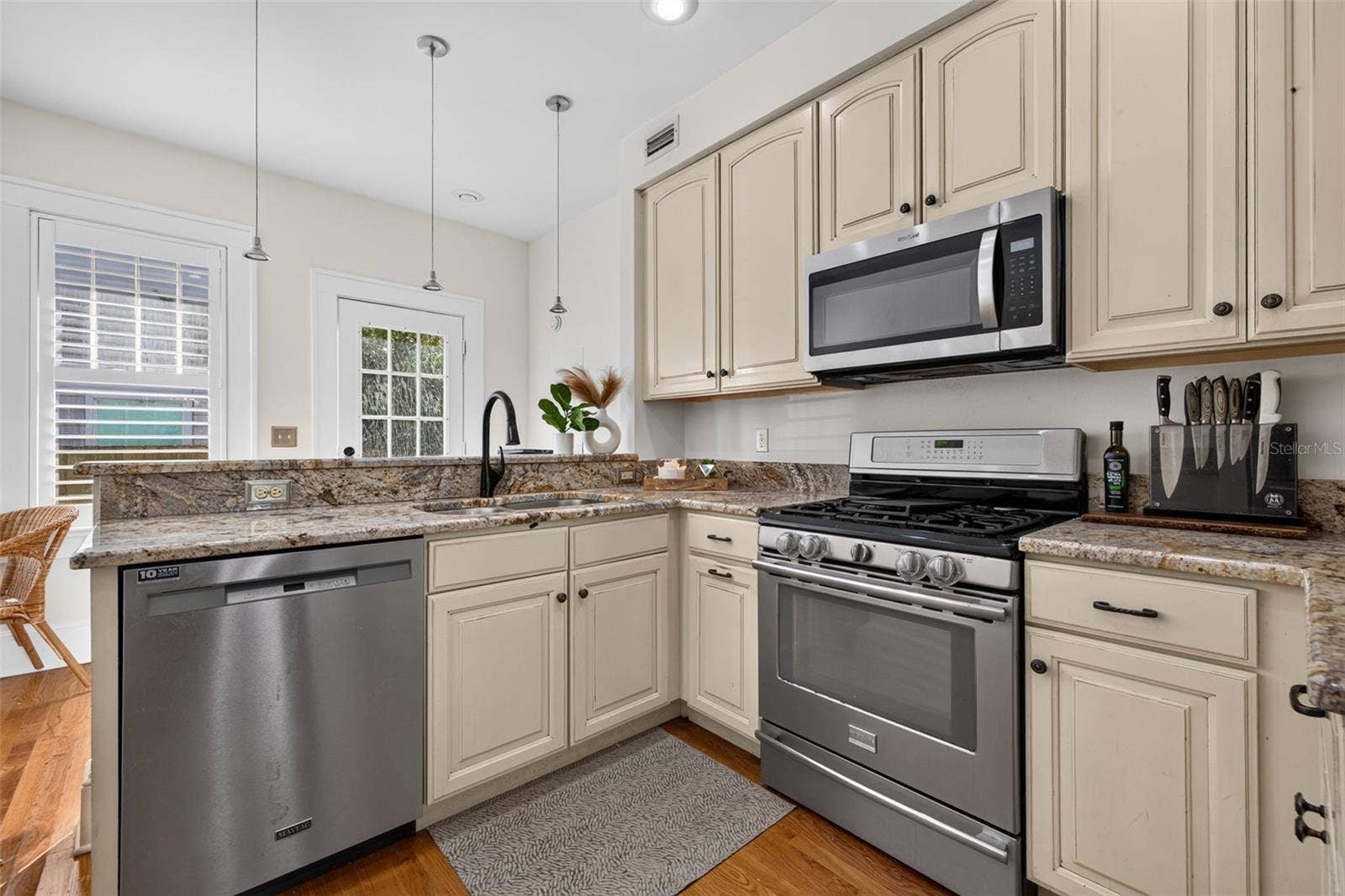 2804 W ANGELES STREET, Tampa, FL 33629