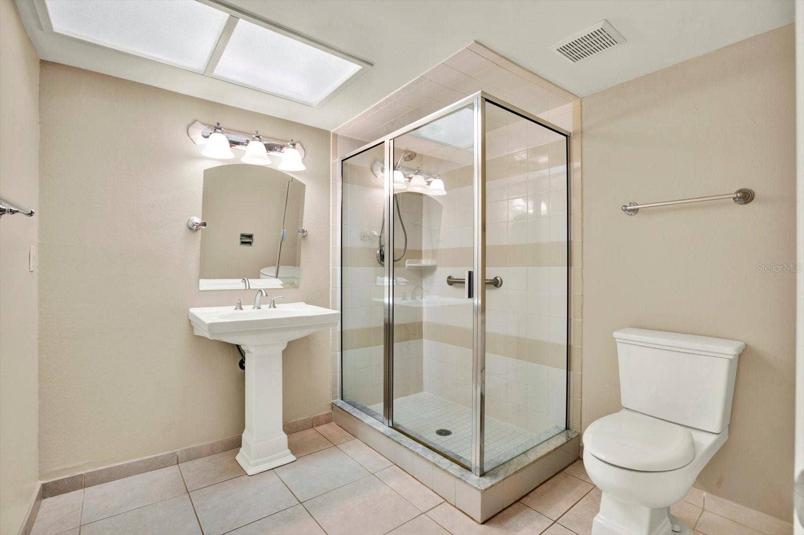 10216 REGAL DRIVE, #404, Largo, FL 33774 10216 REGAL DRIVE, #404, Largo, FL 33774