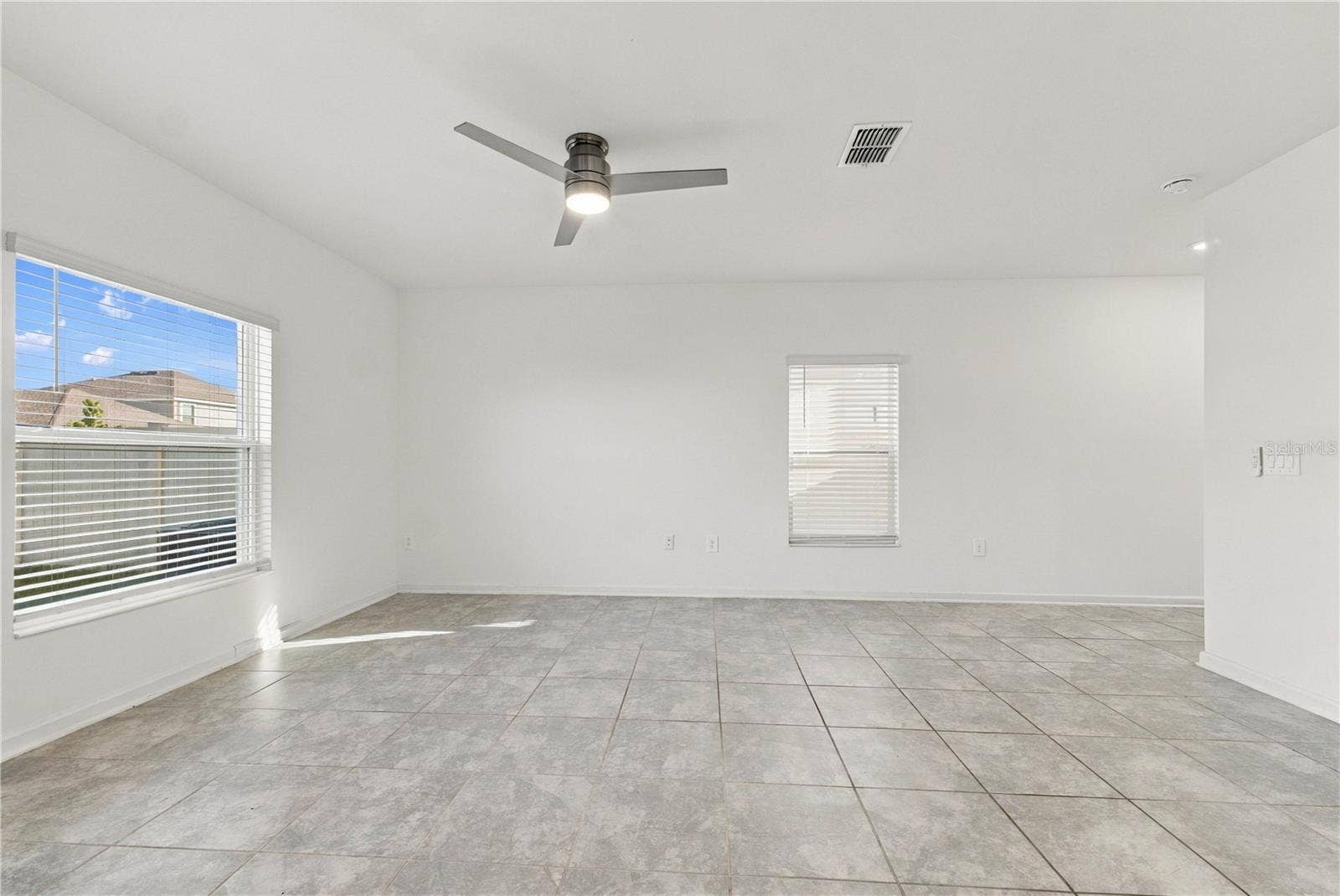 997 HAROLD PASS, Winter Haven, FL 33884 Living Room with Natural Light