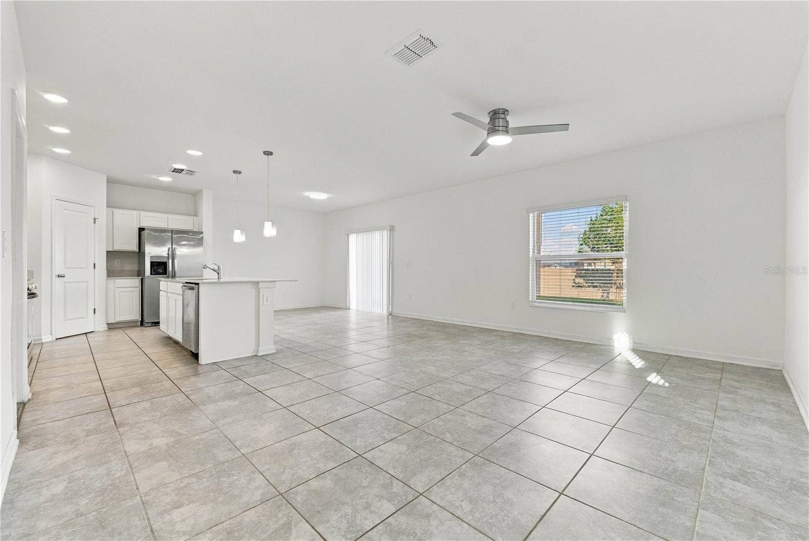 997 HAROLD PASS, Winter Haven, FL 33884 Open-Concept Living Room and Kitchen