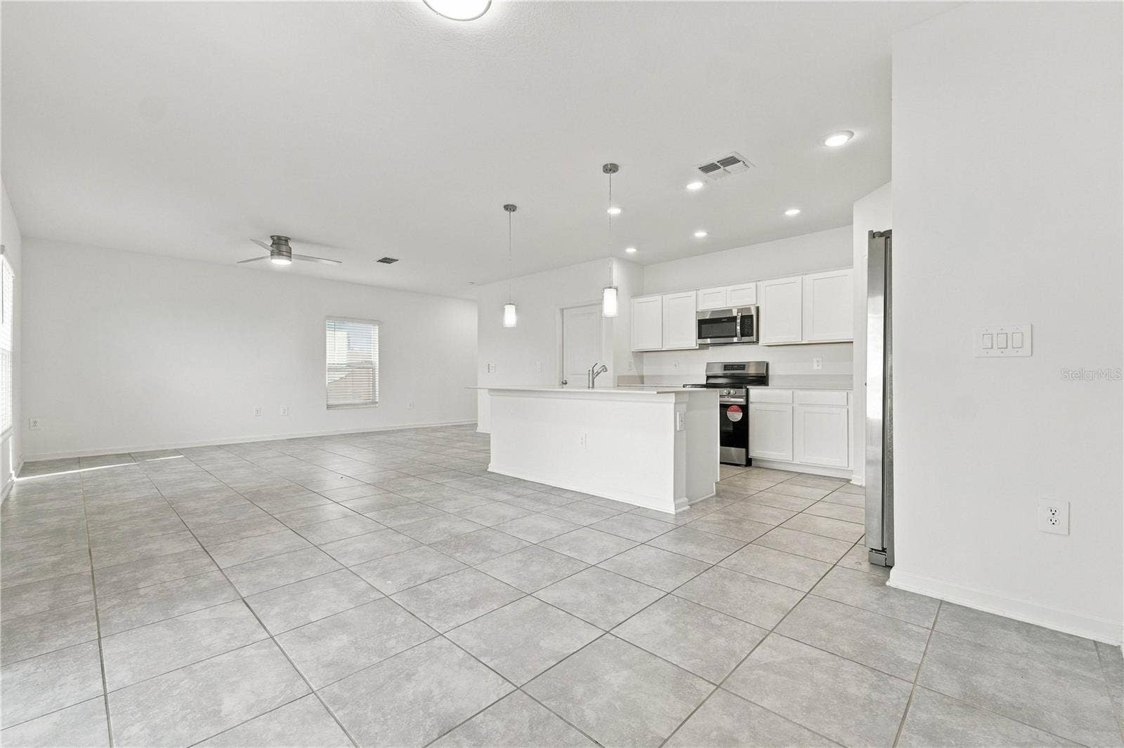 997 HAROLD PASS, Winter Haven, FL 33884 Kitchen Open to Living Area