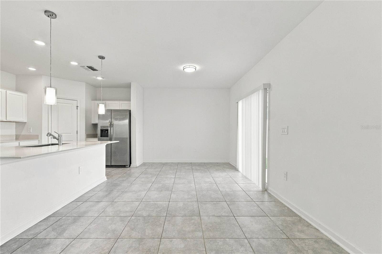 997 HAROLD PASS, Winter Haven, FL 33884 Kitchen with Breakfast Bar