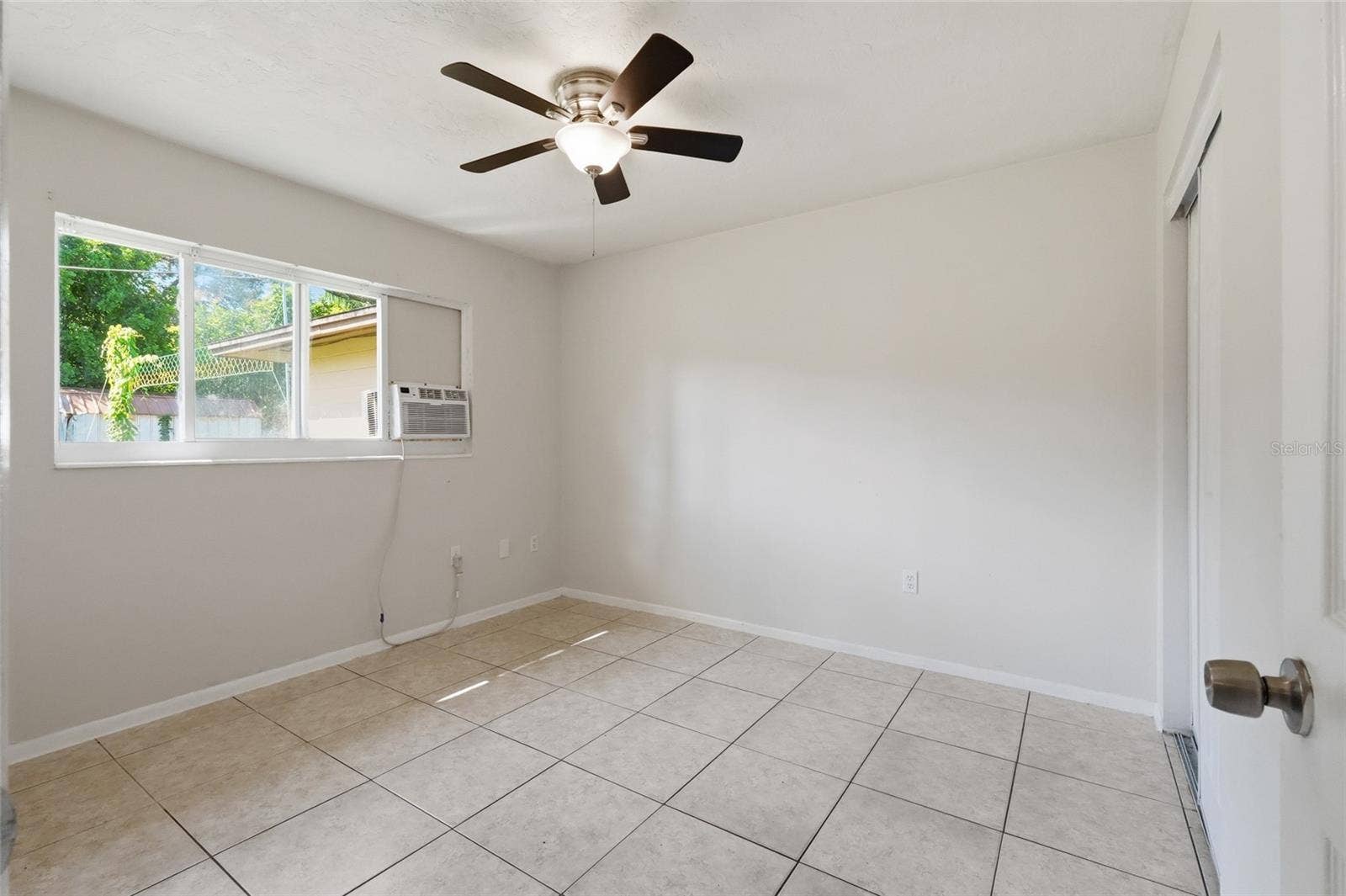 Bedroom 2418