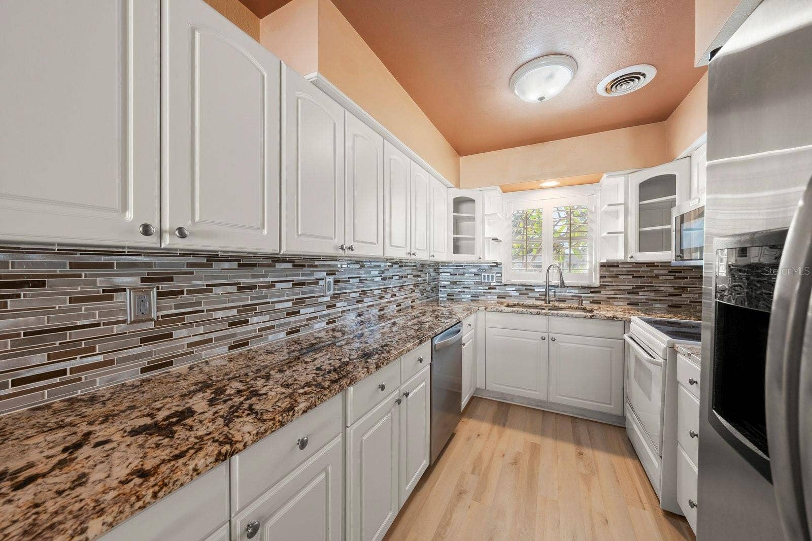 1039 MADISON STREET, Largo, FL 33770