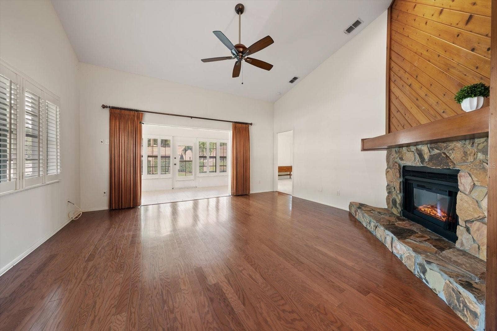 3160 JADEMOOR CIRCLE, Palm Harbor, FL 34685 Family room