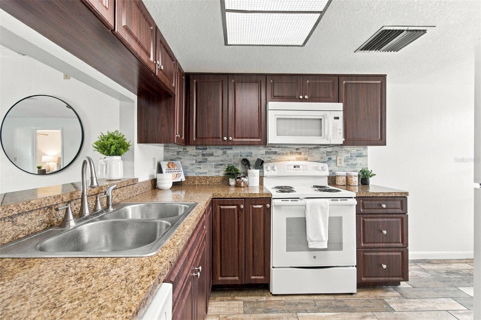 3411 TEESIDE DRIVE, #3411, New Port Richey, FL 34655 3411 TEESIDE DRIVE, #3411, New Port Richey, FL 34655