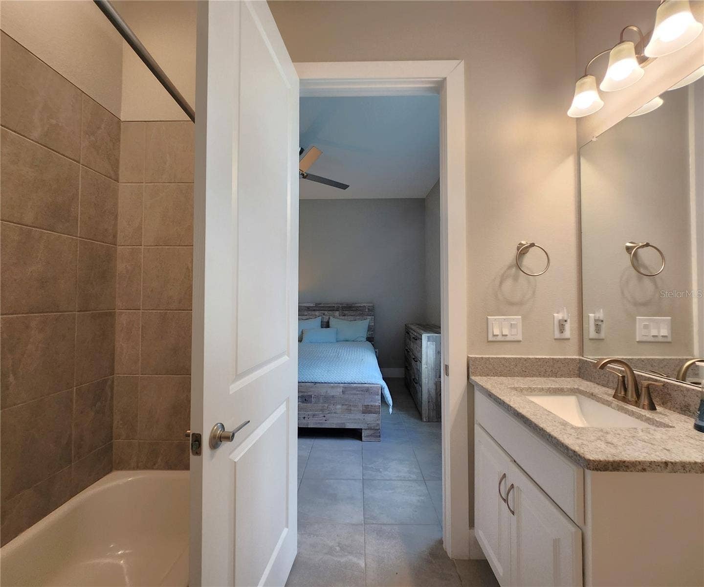 8896 DRUMMER PLANK DRIVE, Wesley Chapel, FL 33545 Jack-n-Jill Bathroom includes separate sink vanities, bathtub/shower combo