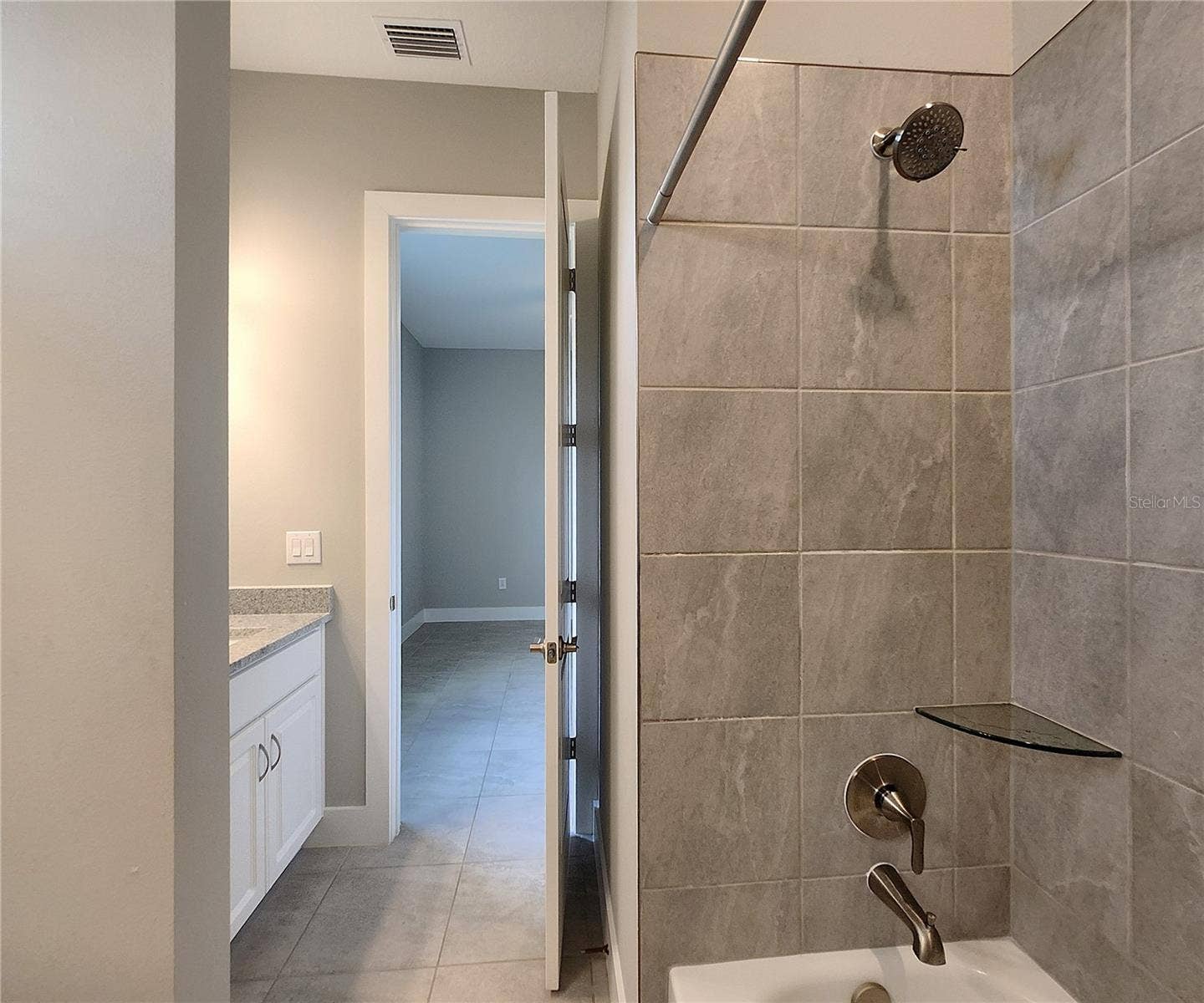 8896 DRUMMER PLANK DRIVE, Wesley Chapel, FL 33545 Jack-n-Jill Bathroom includes separate sink vanities, bathtub/shower combo