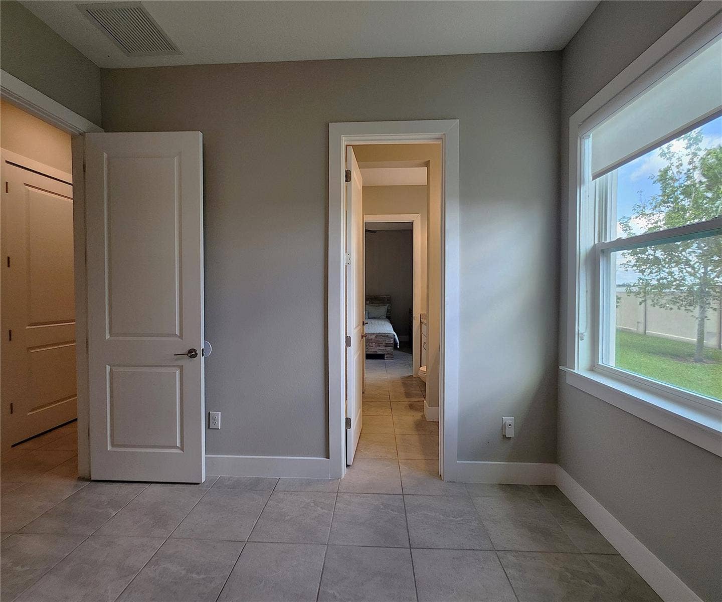 8896 DRUMMER PLANK DRIVE, Wesley Chapel, FL 33545 Guest Bedroom #1, Jack-n-Jill Bathroom