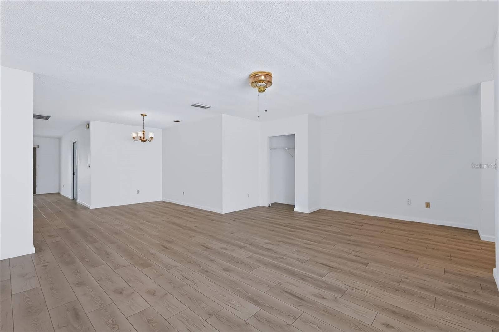 303 GREEN MANOR DRIVE, Sun City Center, FL 33573