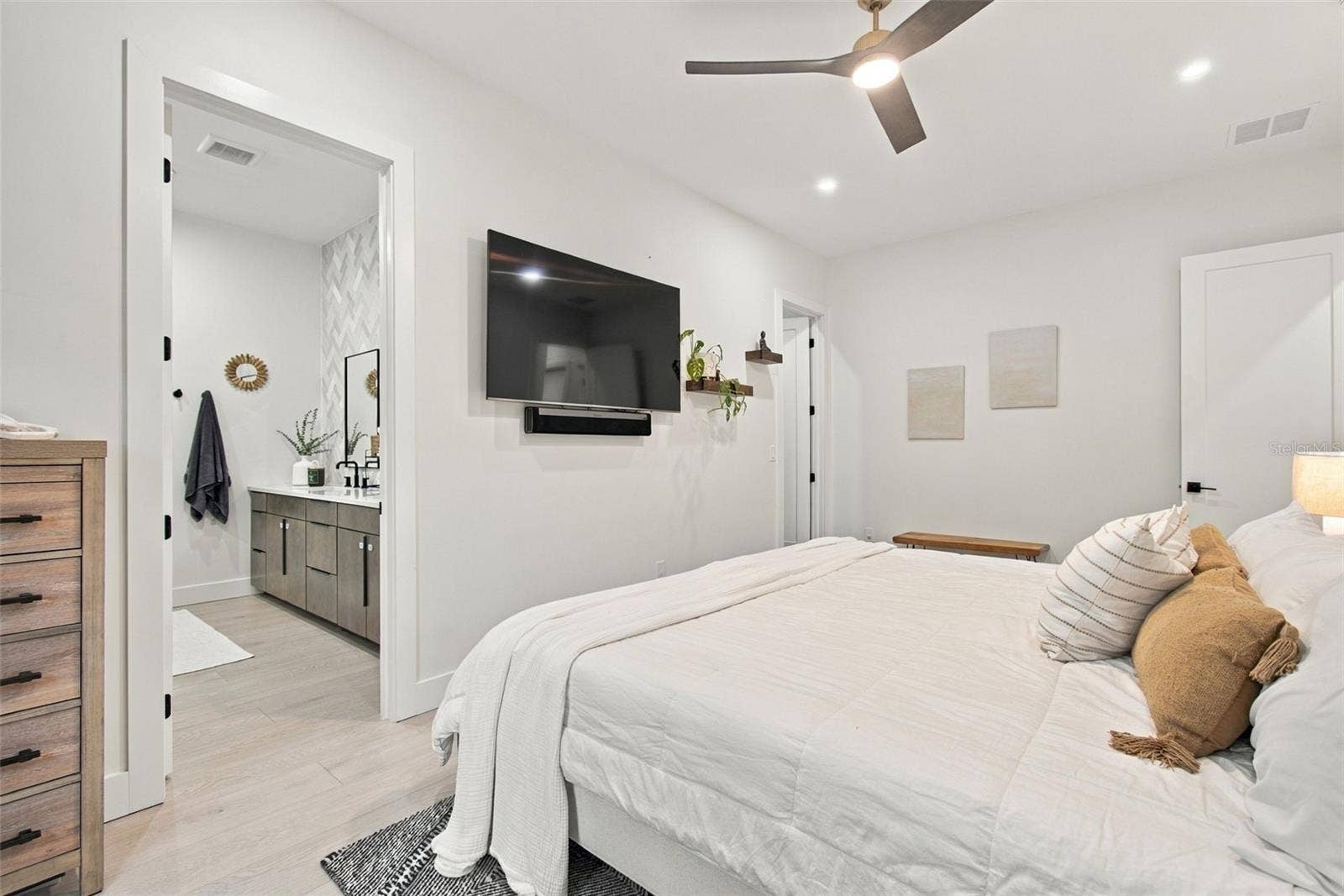 3721 6TH AVENUE N, St Petersburg, FL 33713