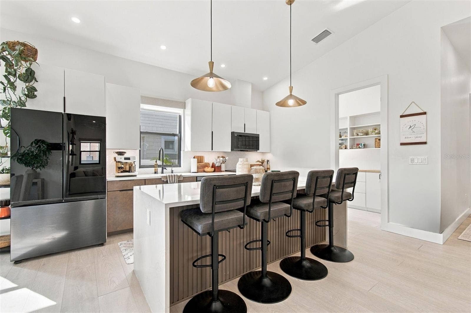 3721 6TH AVENUE N, St Petersburg, FL 33713