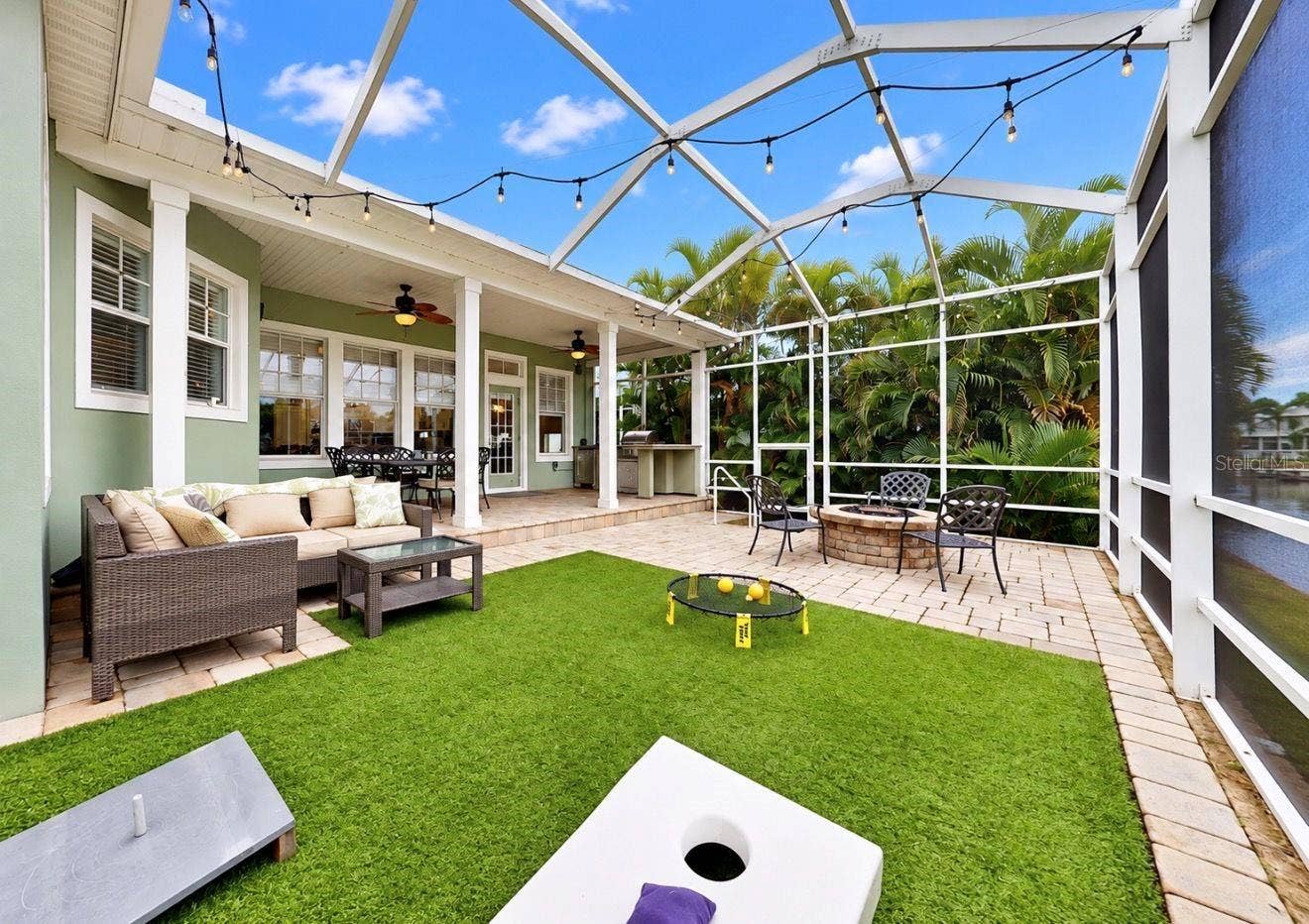 542 ISLEBAY DRIVE, Apollo Beach, FL 33572 Screened backyard with Astroturf