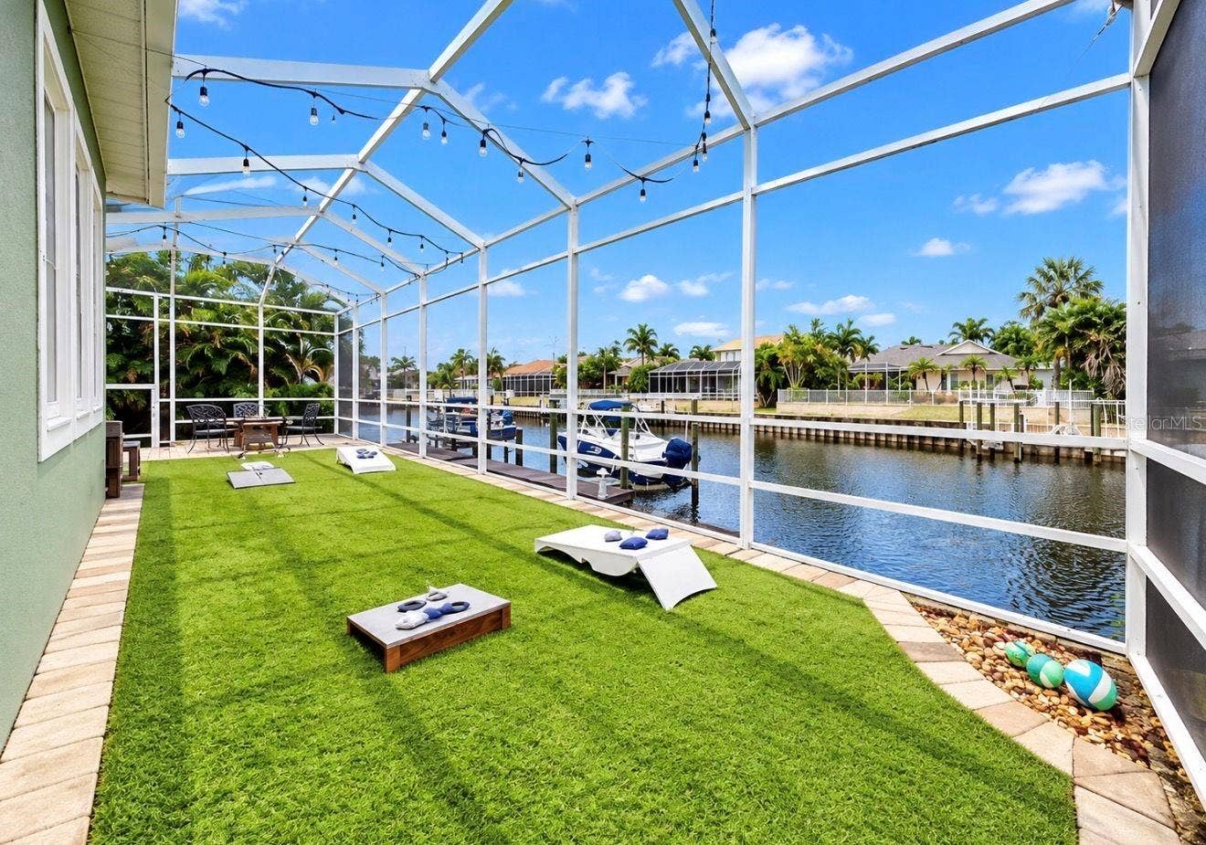 542 ISLEBAY DRIVE, Apollo Beach, FL 33572 Screened backyard with Astroturf