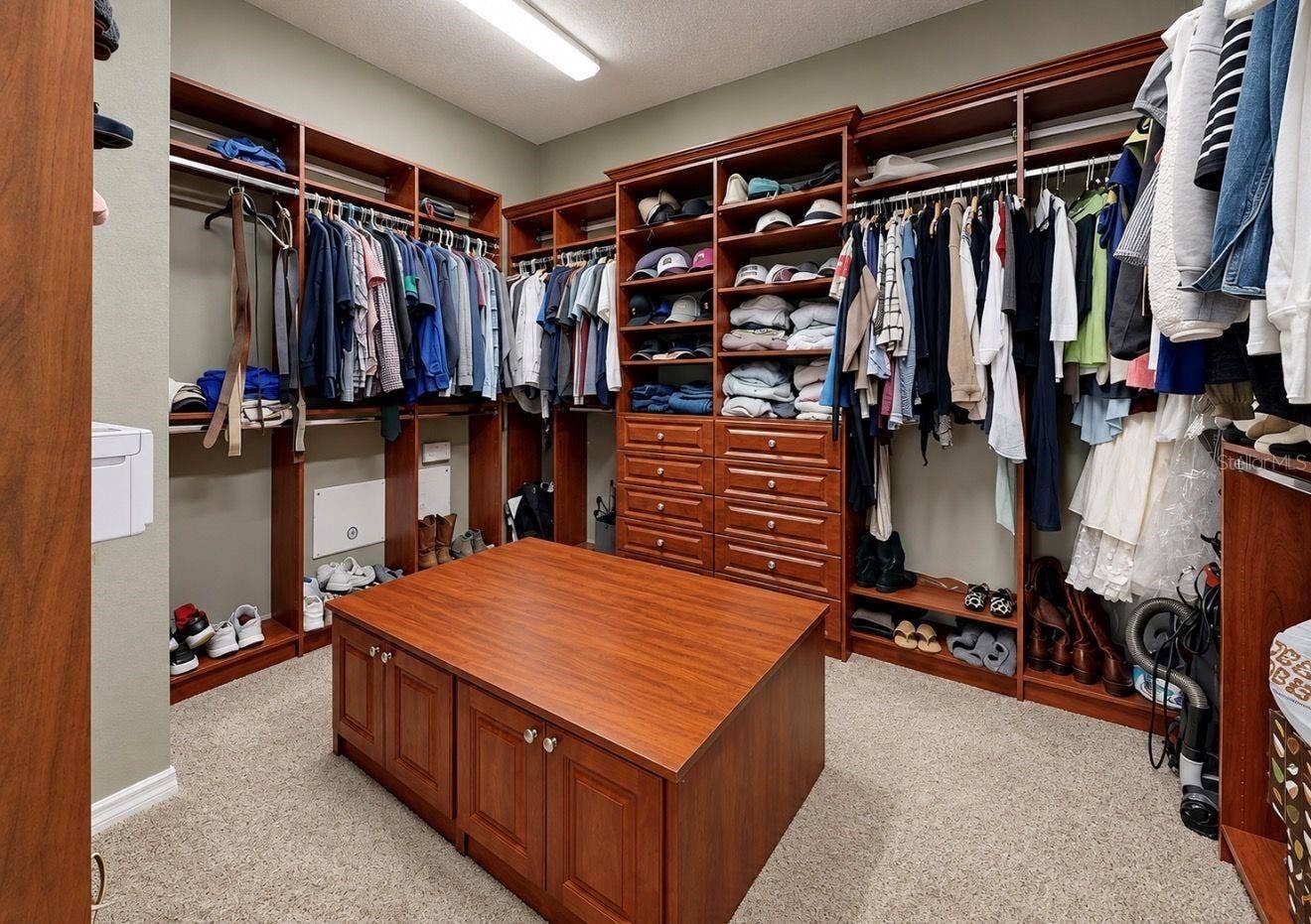 542 ISLEBAY DRIVE, Apollo Beach, FL 33572 Primary Closet
