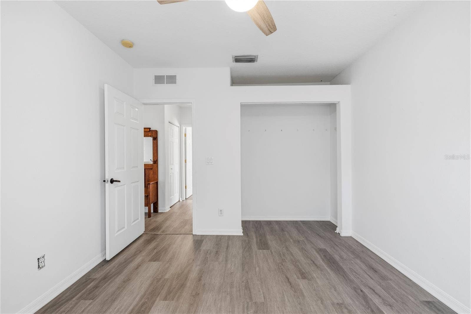 605 CYPRESS PARK AVENUE, Tarpon Springs, FL 34689