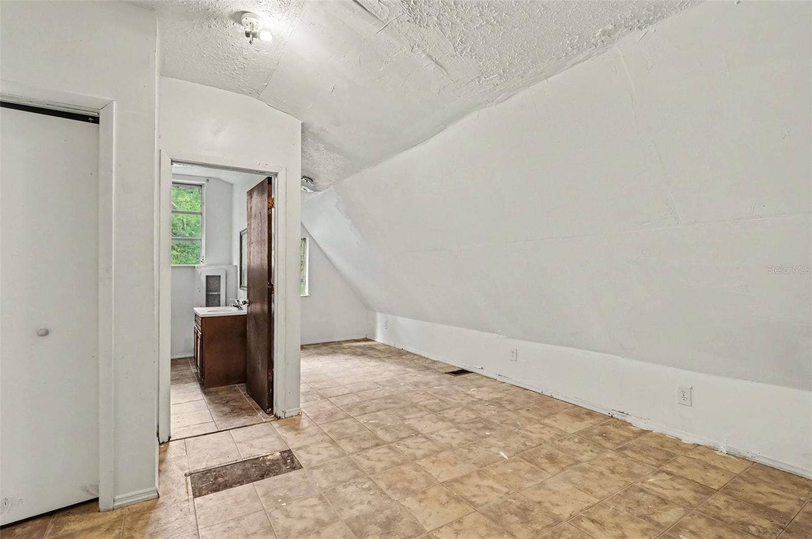 415 THOMAS AVENUE, Leesburg, FL 34748