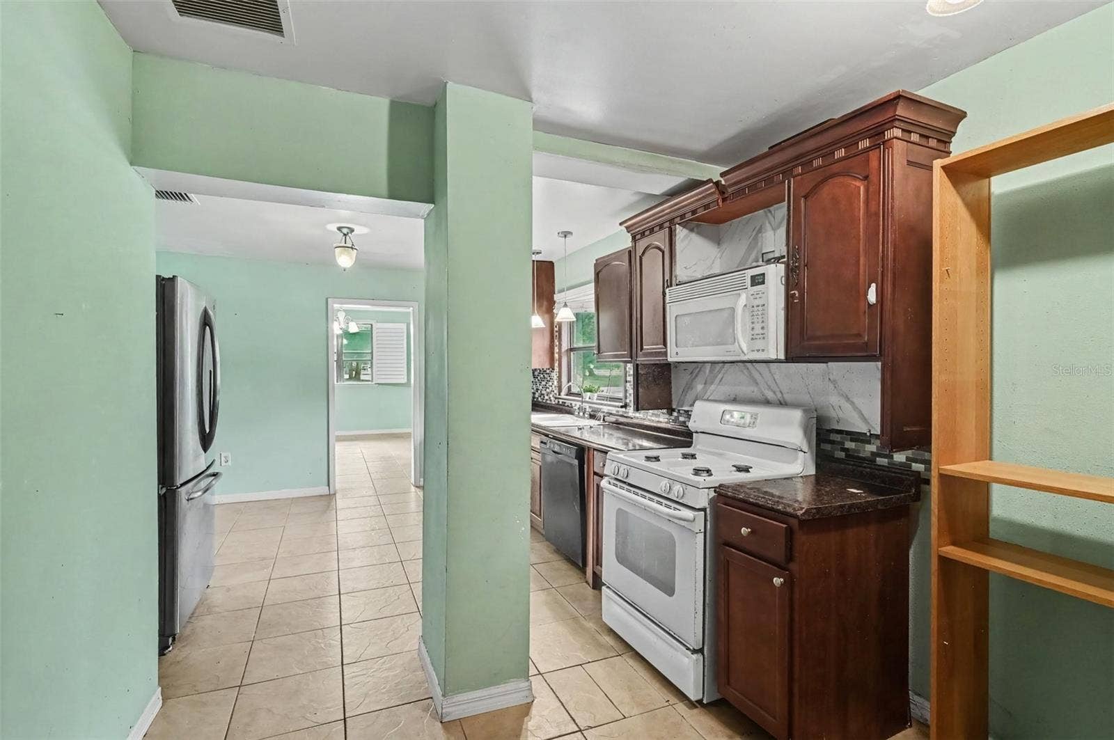 415 THOMAS AVENUE, Leesburg, FL 34748
