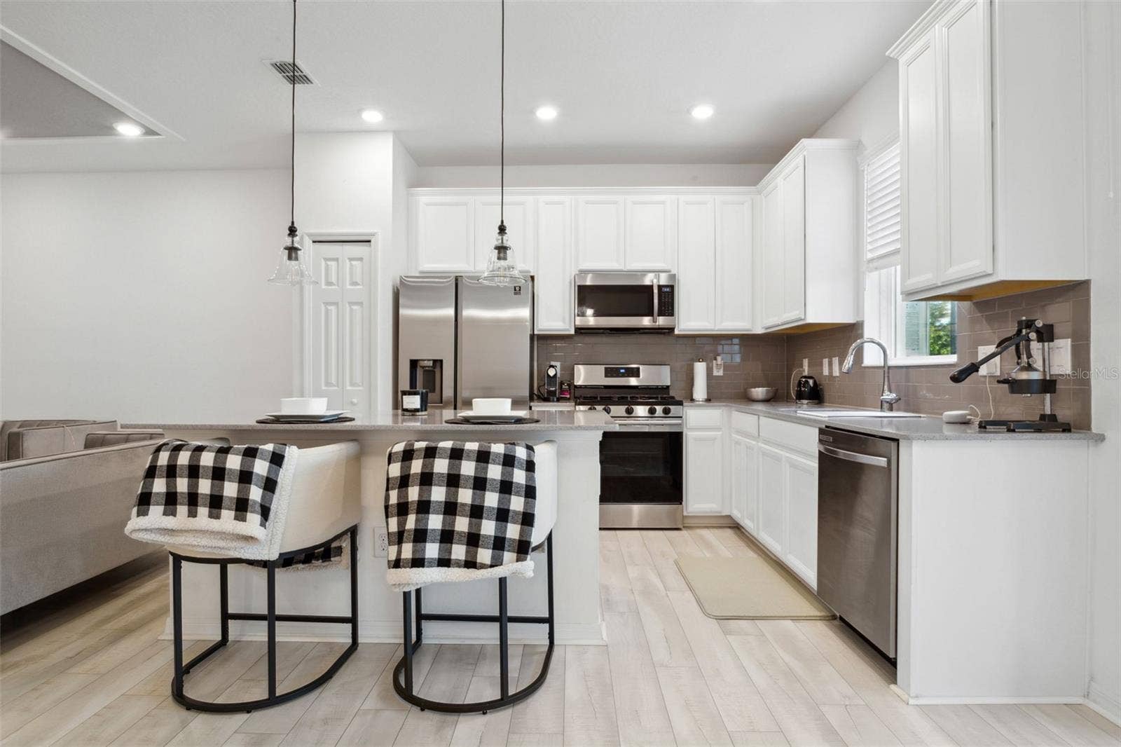 5732 SKYTOP DRIVE, Lithia, FL 33547 5732 SKYTOP DRIVE, Lithia, FL 33547