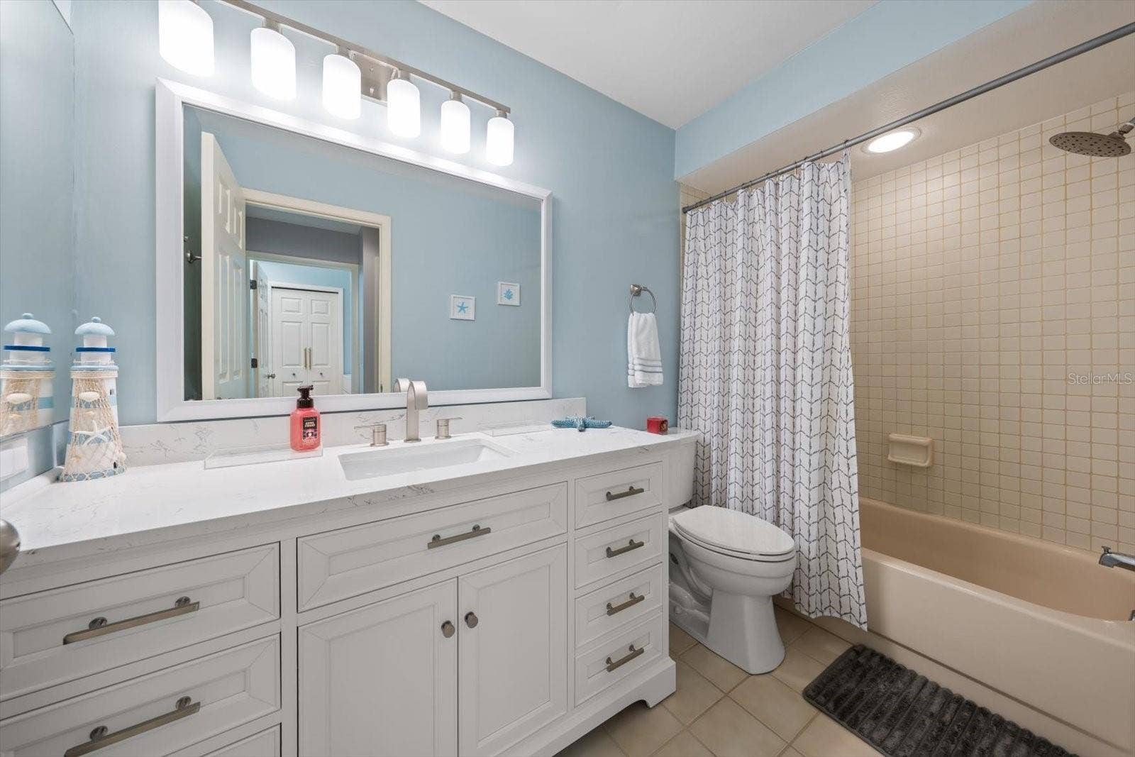 3079 LANDMARK BOULEVARD, #1608, Palm Harbor, FL 34684 Guest Bathroom