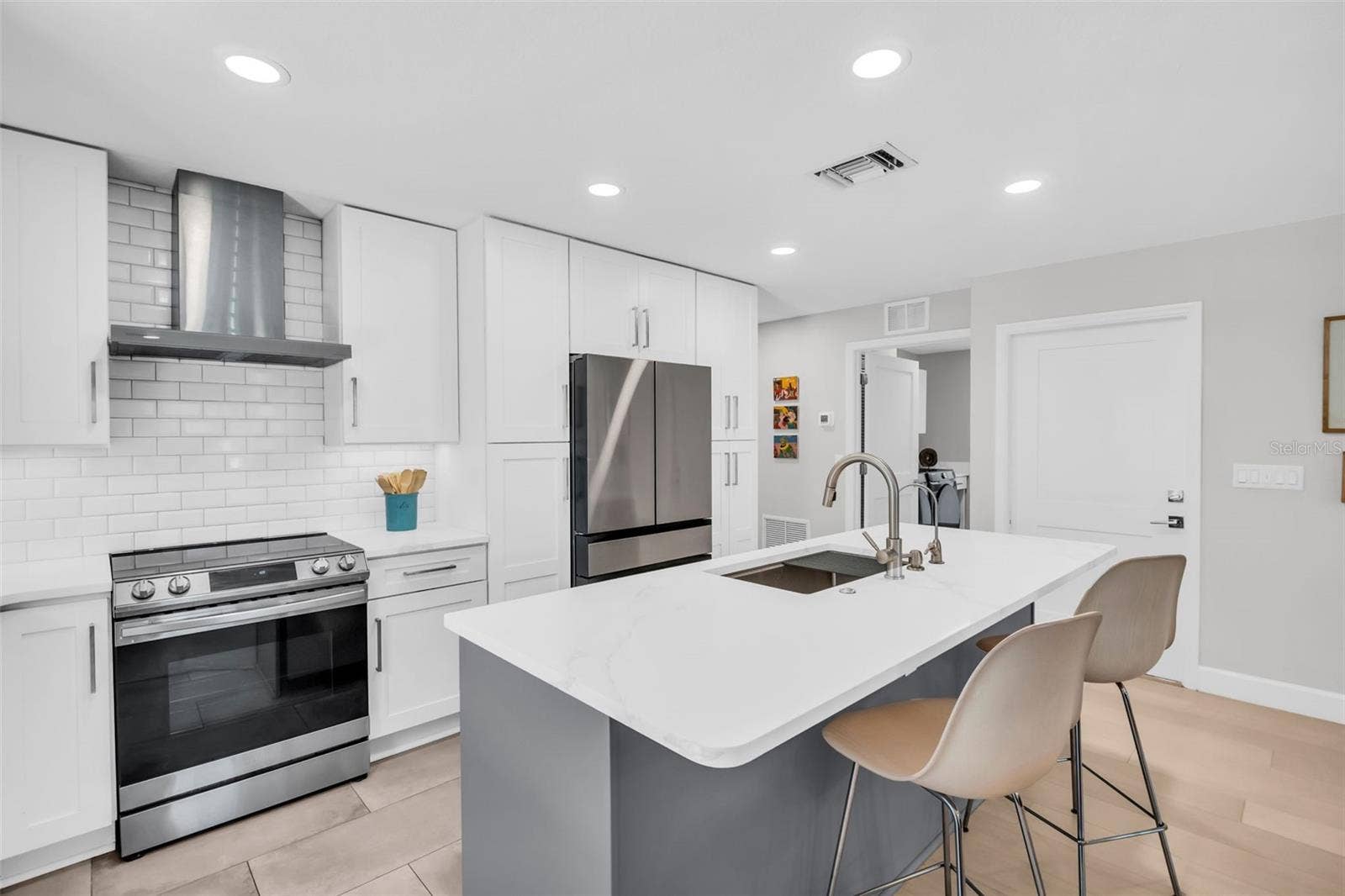 1023 19TH AVENUE N, St Petersburg, FL 33704