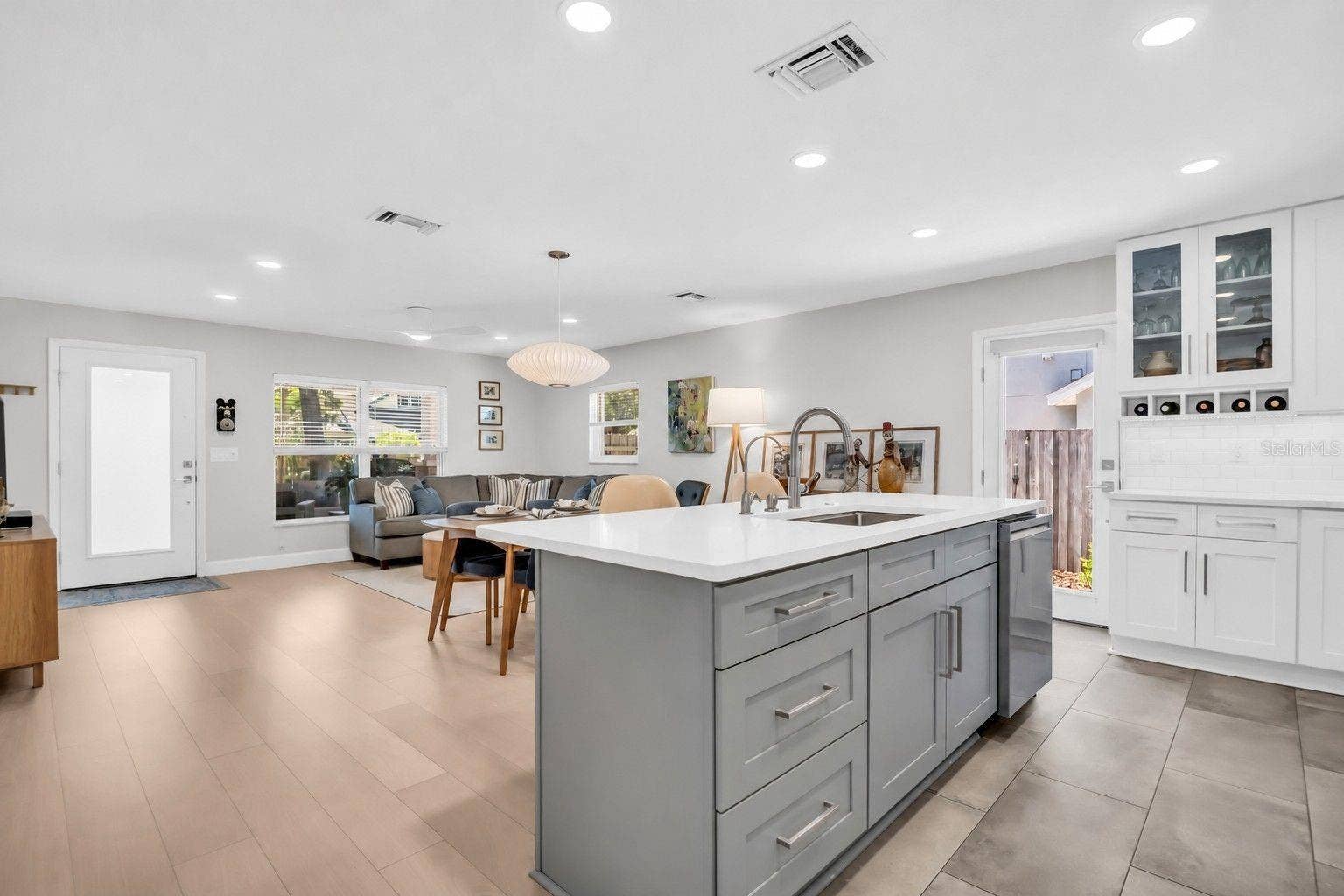 1023 19TH AVENUE N, St Petersburg, FL 33704
