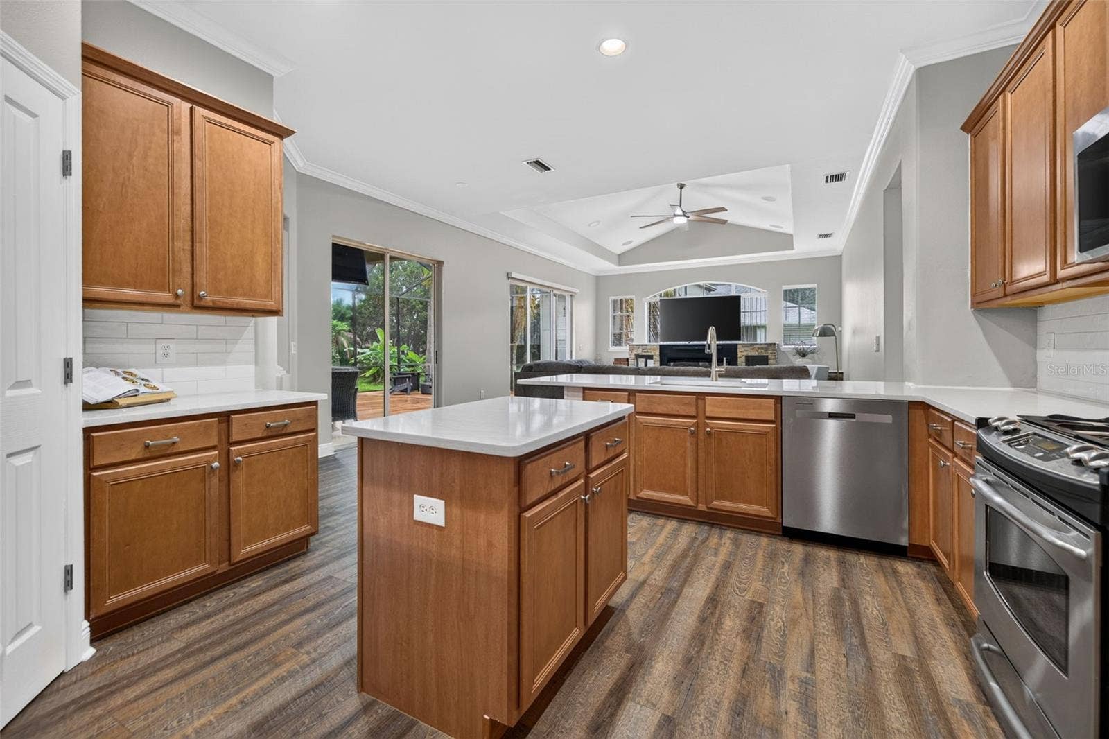 15714 IBISRIDGE DRIVE, Lithia, FL 33547 15714 IBISRIDGE DRIVE, Lithia, FL 33547
