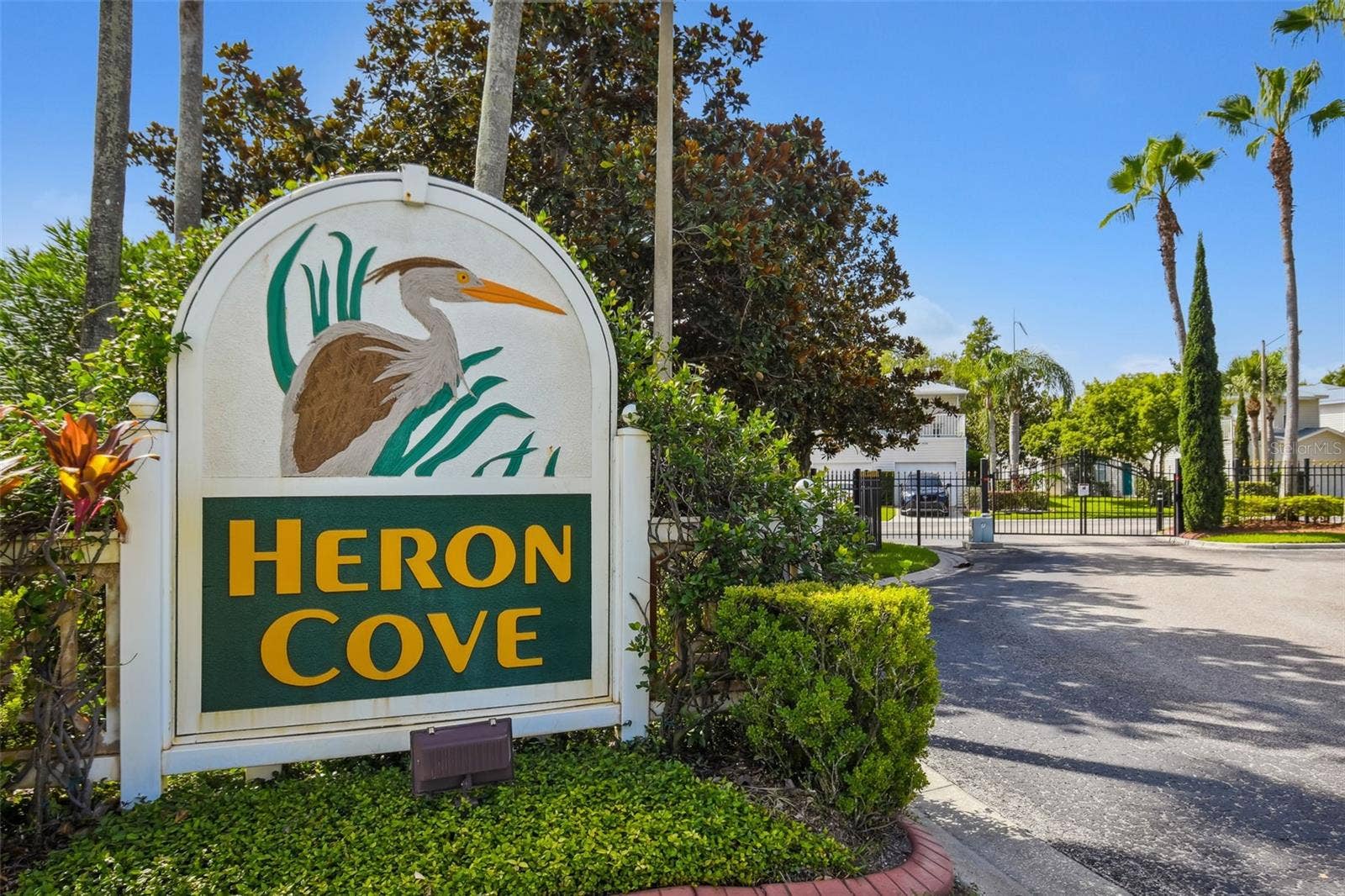 1627 HAMMOCKS AVENUE, Lutz, FL 33549 1627 HAMMOCKS AVENUE, Lutz, FL 33549