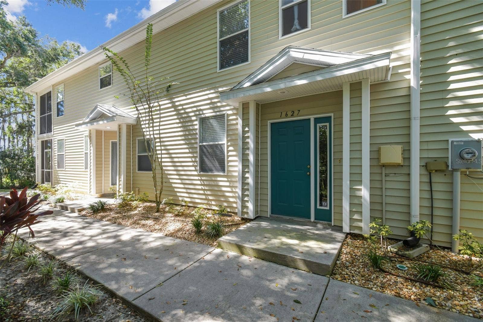 1627 HAMMOCKS AVENUE, Lutz, FL 33549 1627 HAMMOCKS AVENUE, Lutz, FL 33549
