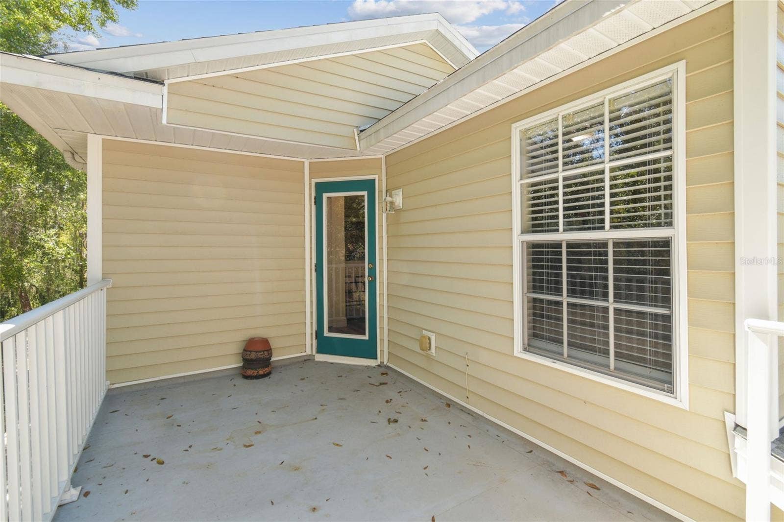 1627 HAMMOCKS AVENUE, Lutz, FL 33549 1627 HAMMOCKS AVENUE, Lutz, FL 33549
