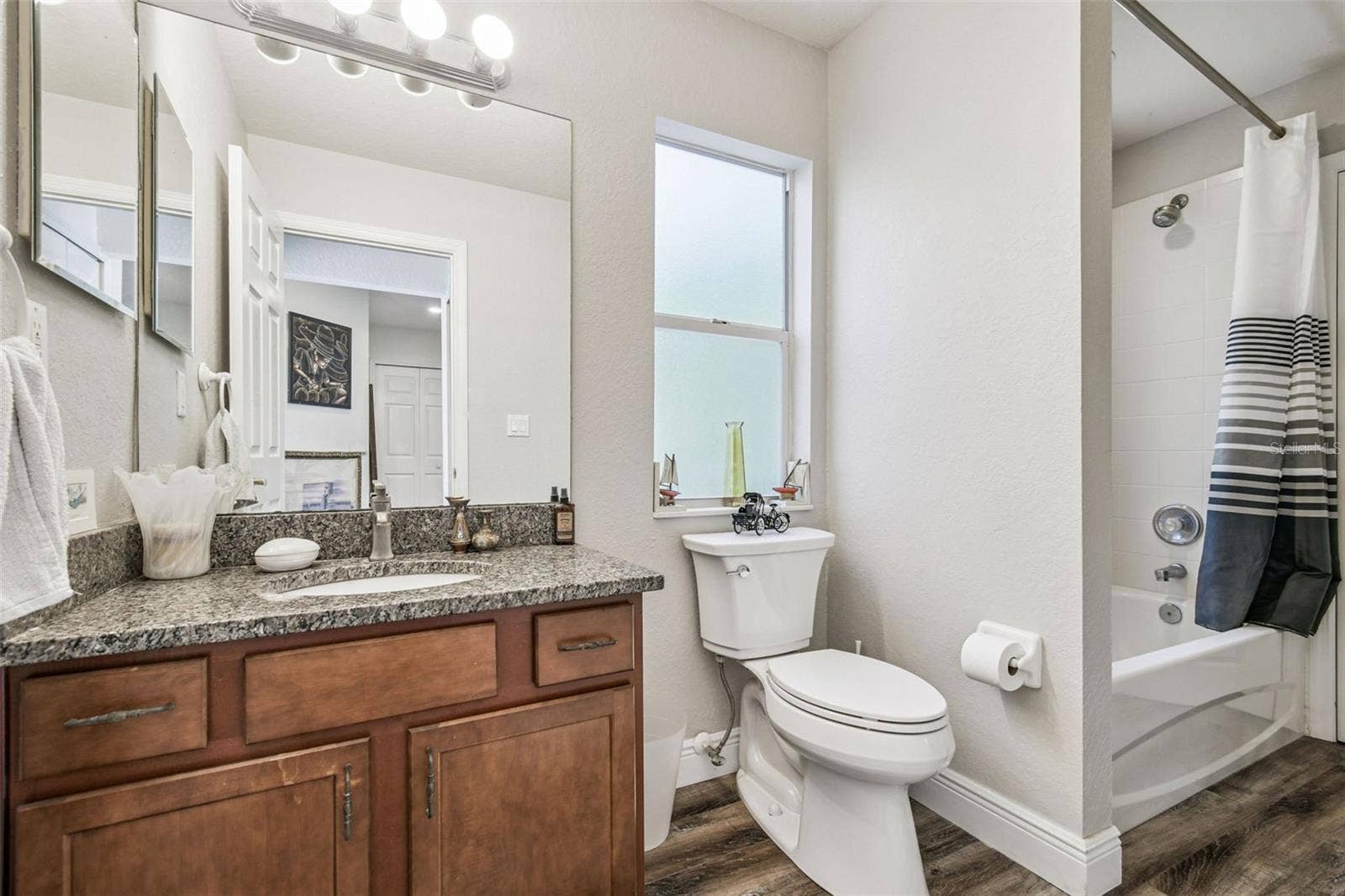 1627 HAMMOCKS AVENUE, Lutz, FL 33549 1627 HAMMOCKS AVENUE, Lutz, FL 33549